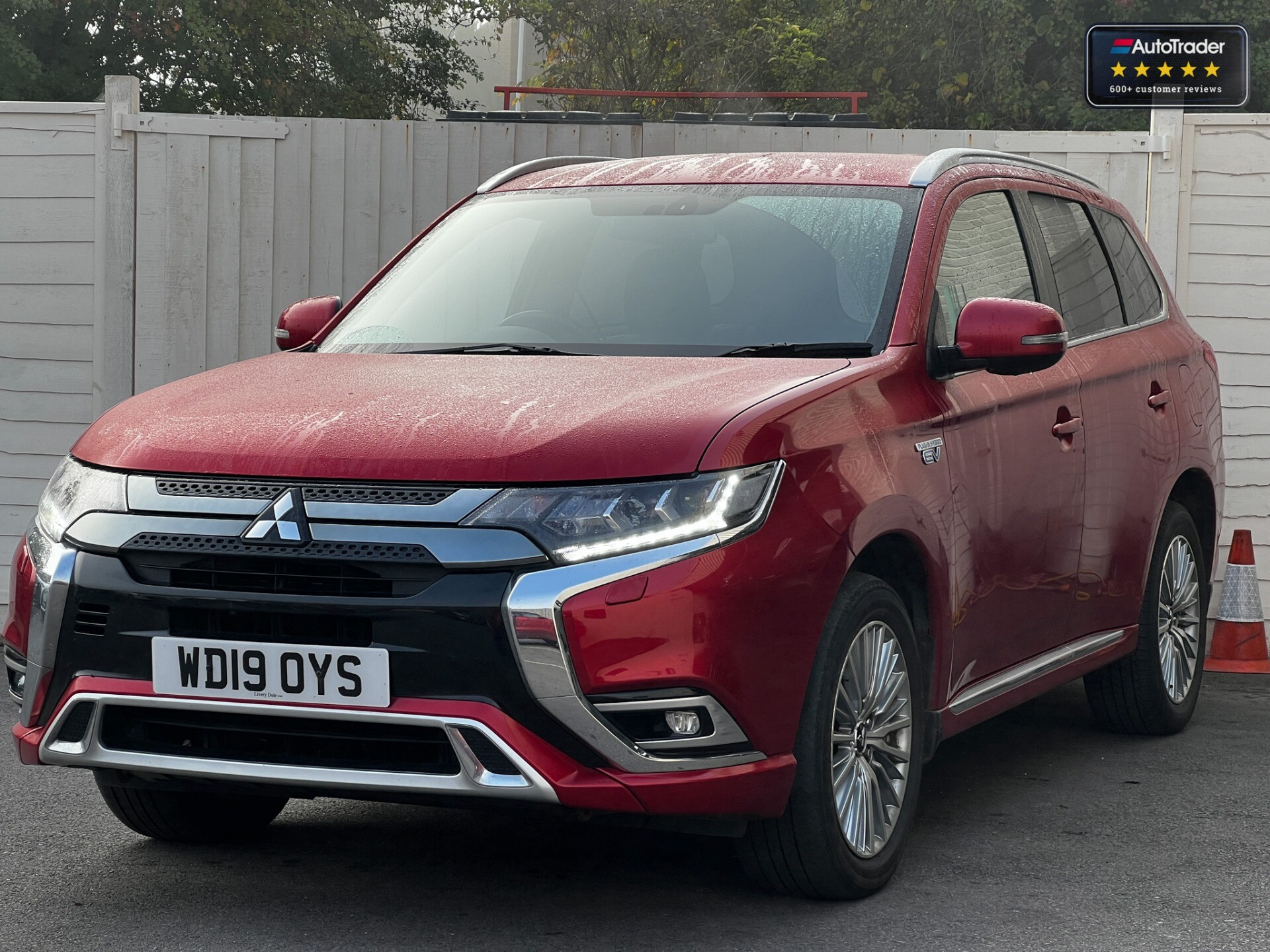 Main listing image - Mitsubishi Outlander