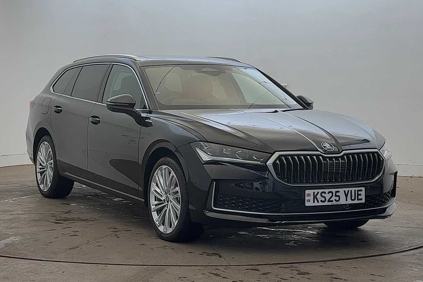 Main listing image - Skoda Superb Estate