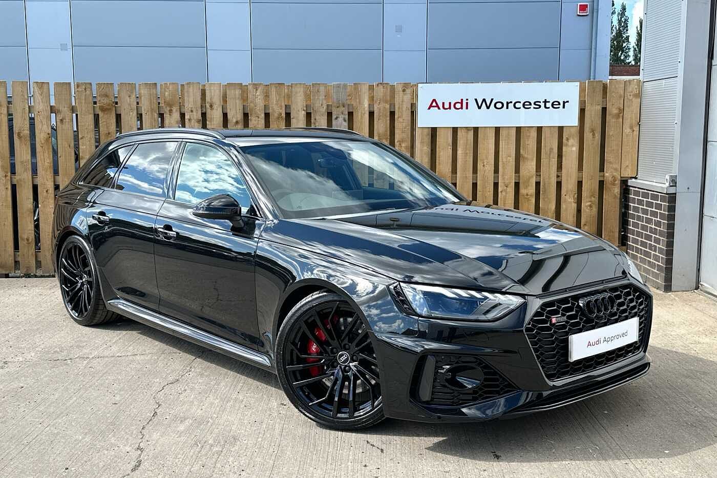 Main listing image - Audi RS4