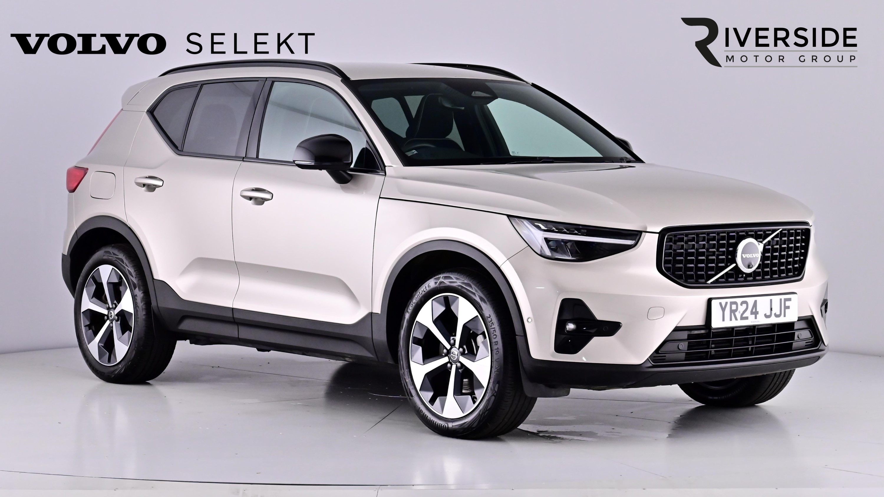 Main listing image - Volvo XC40