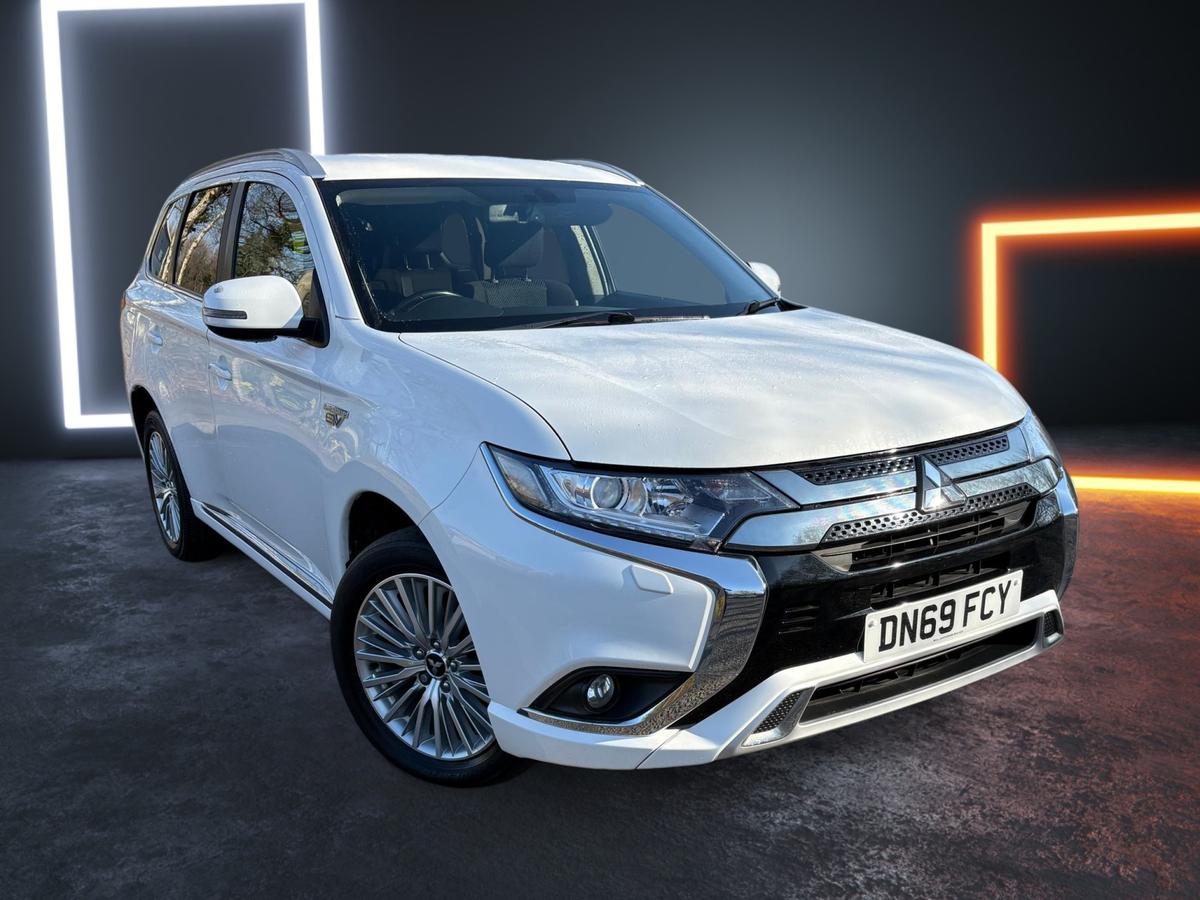 Main listing image - Mitsubishi Outlander