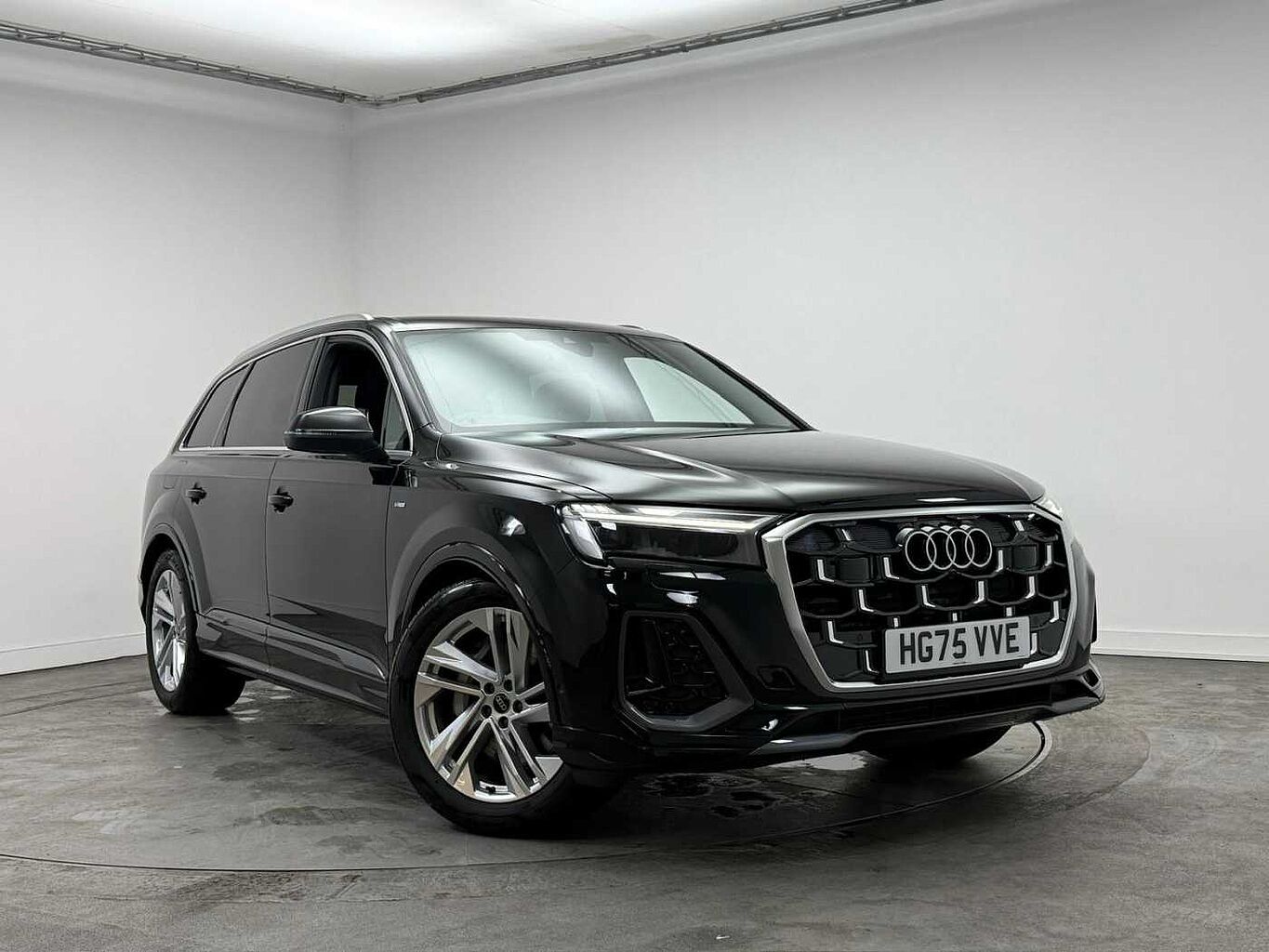 Main listing image - Audi Q7