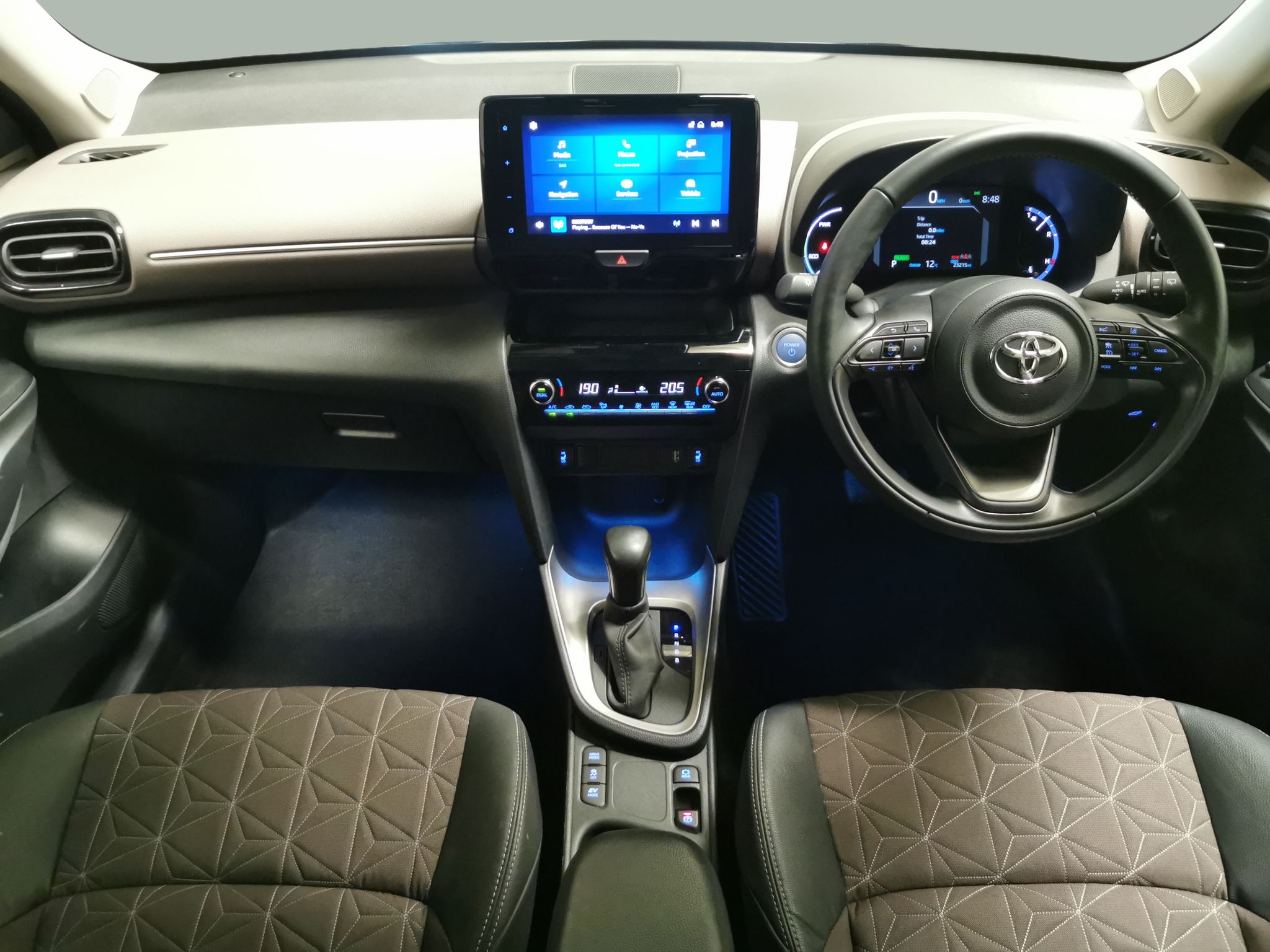 Main listing image - Toyota Yaris Cross