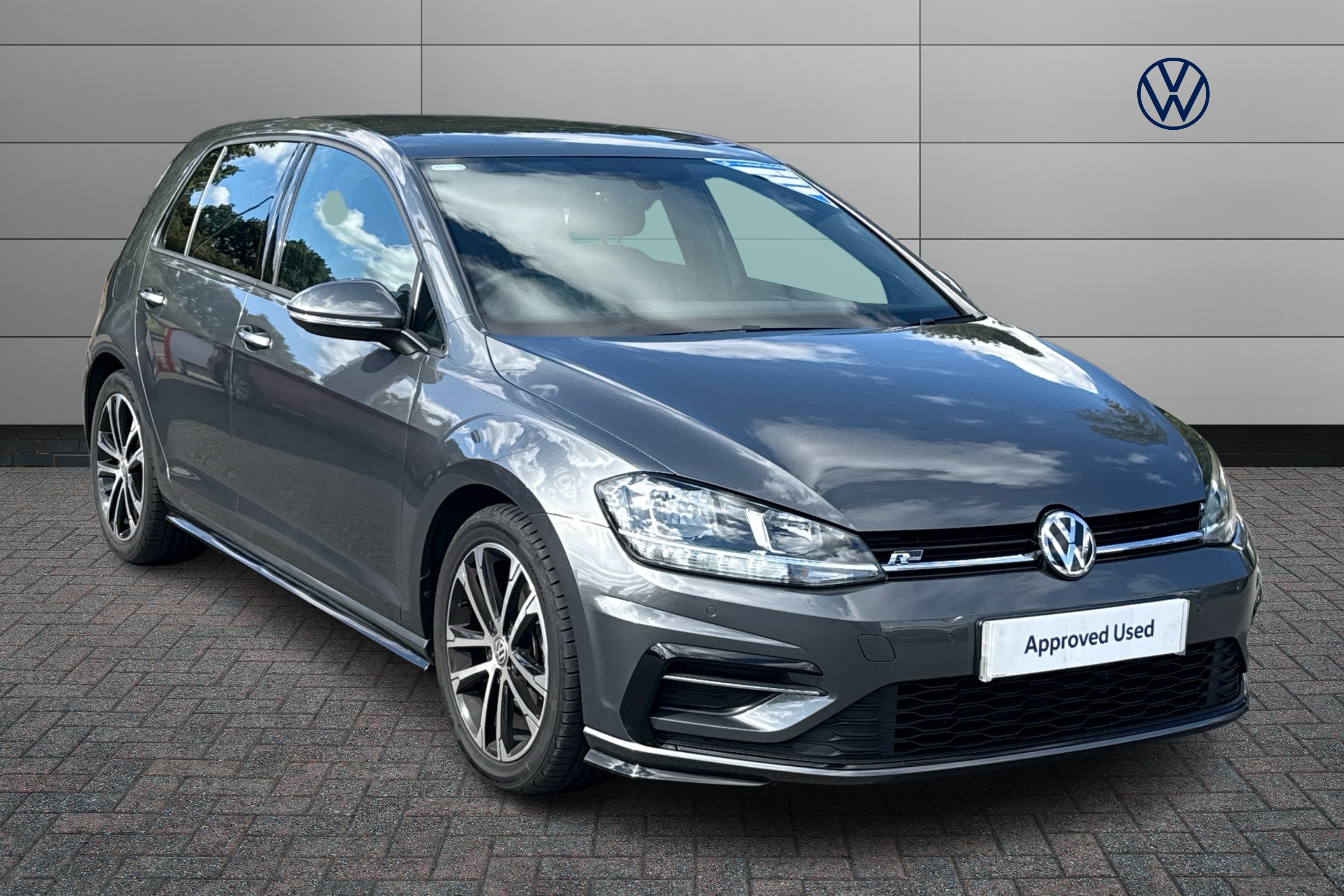 Main listing image - Volkswagen Golf
