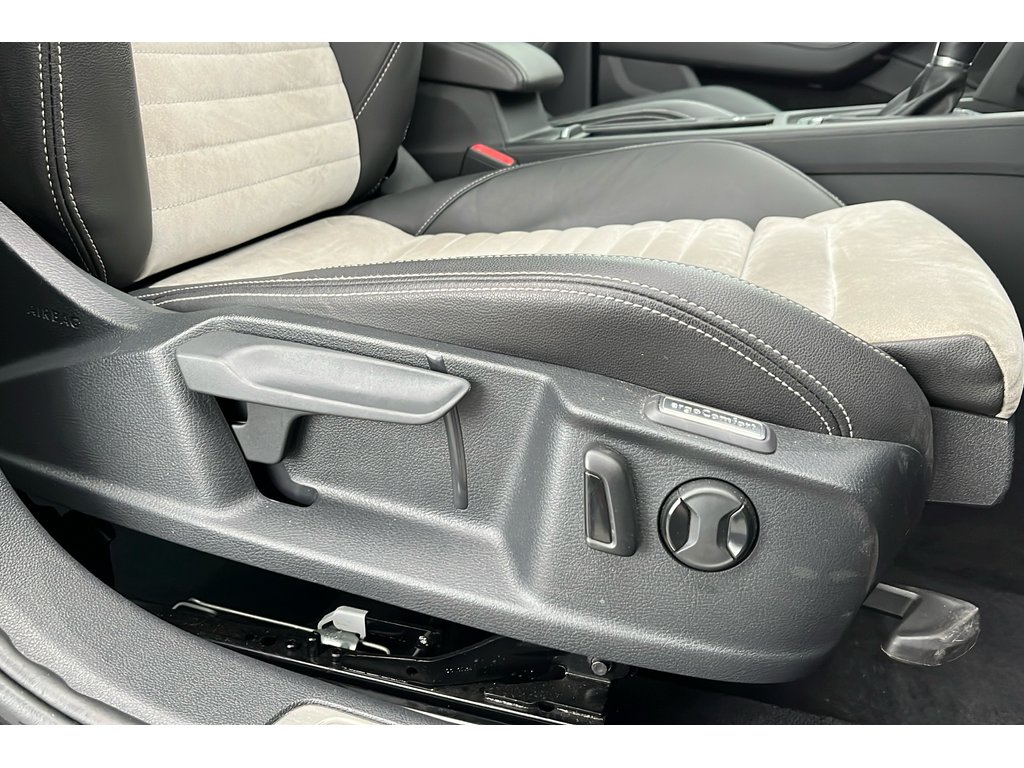 Main listing image - Volkswagen Passat