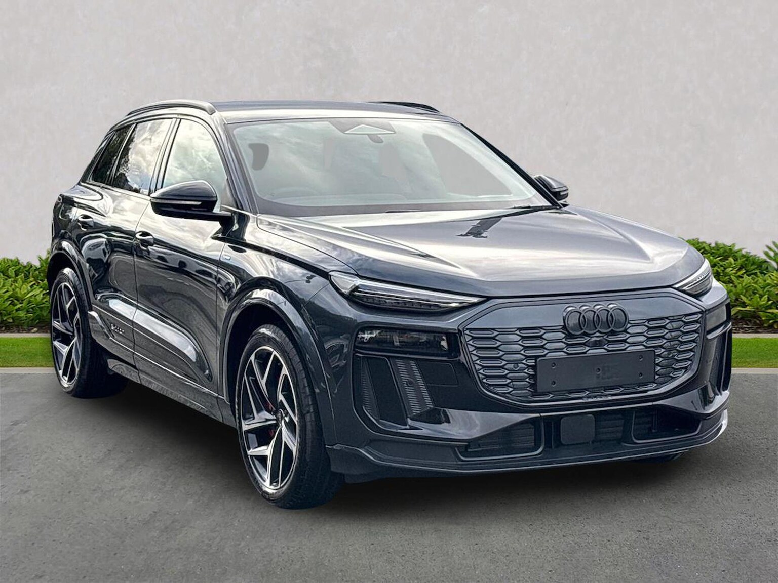 Main listing image - Audi Q6