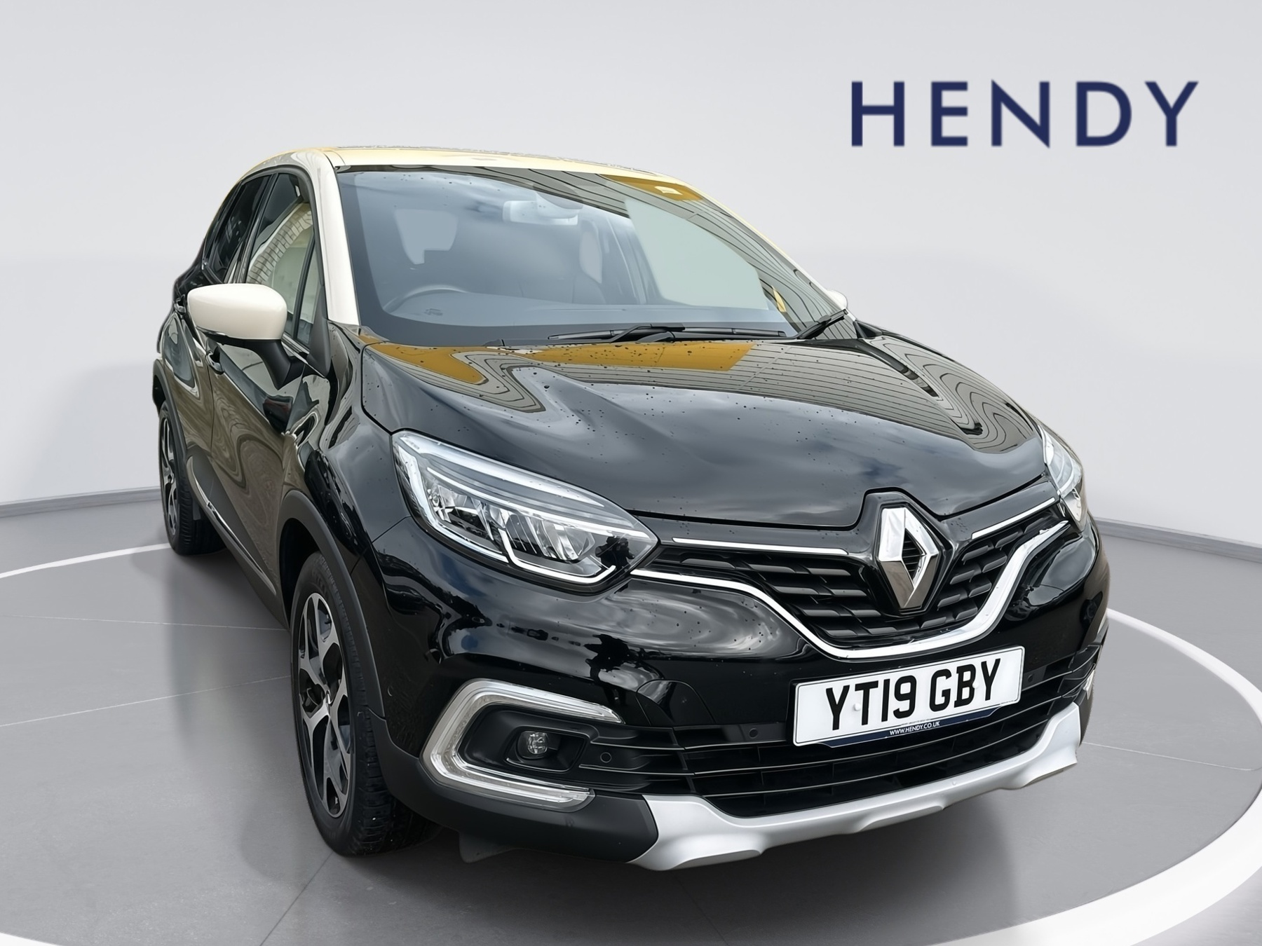 Main listing image - Renault Captur