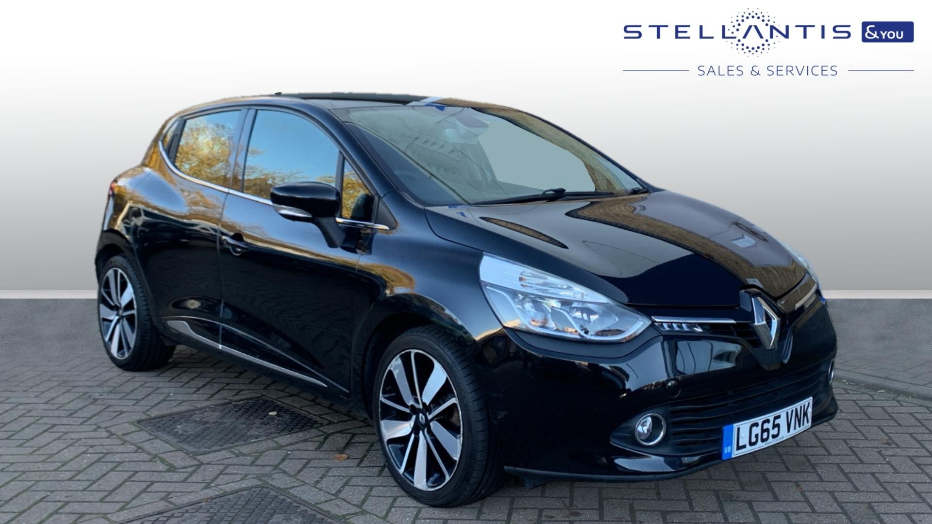 Main listing image - Renault Clio