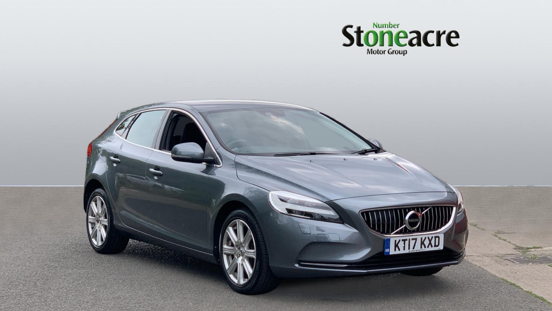 Main listing image - Volvo V40