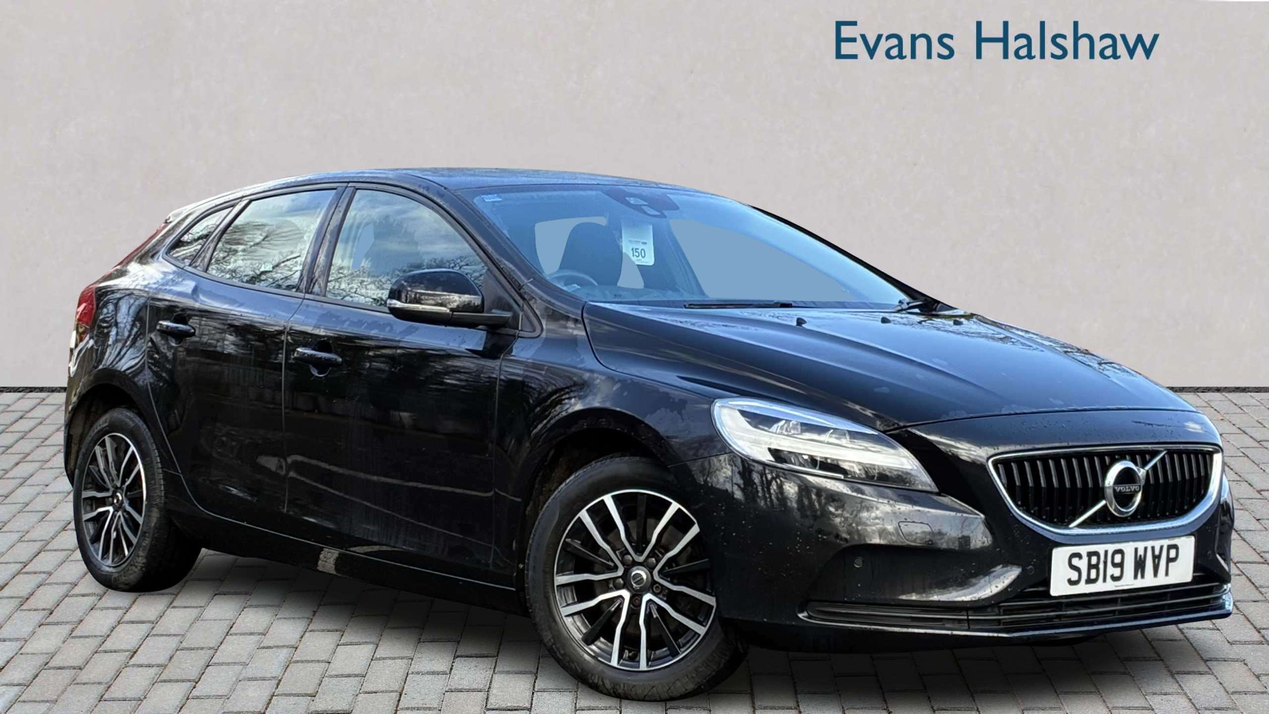 Main listing image - Volvo V40