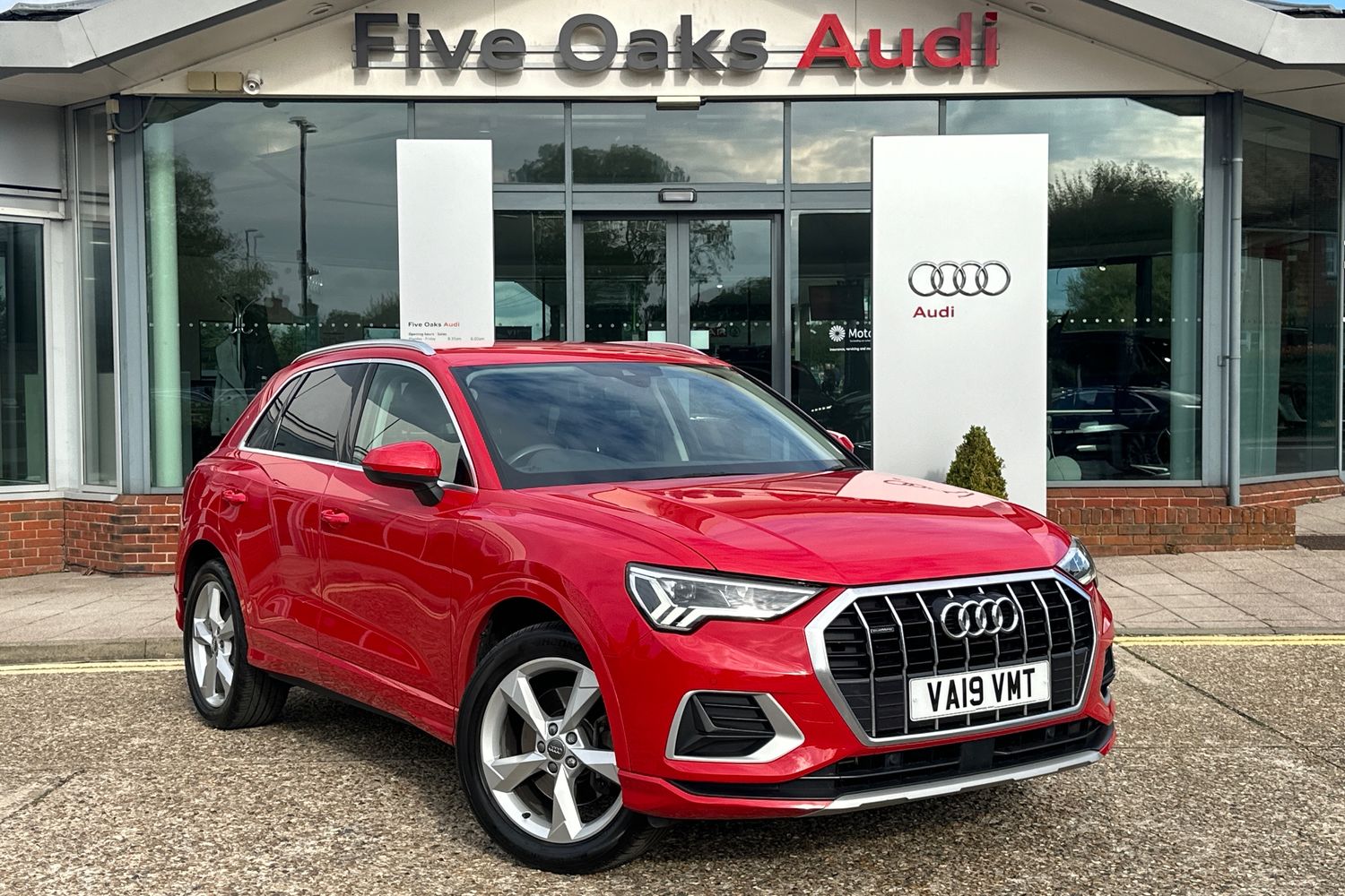 Main listing image - Audi Q3