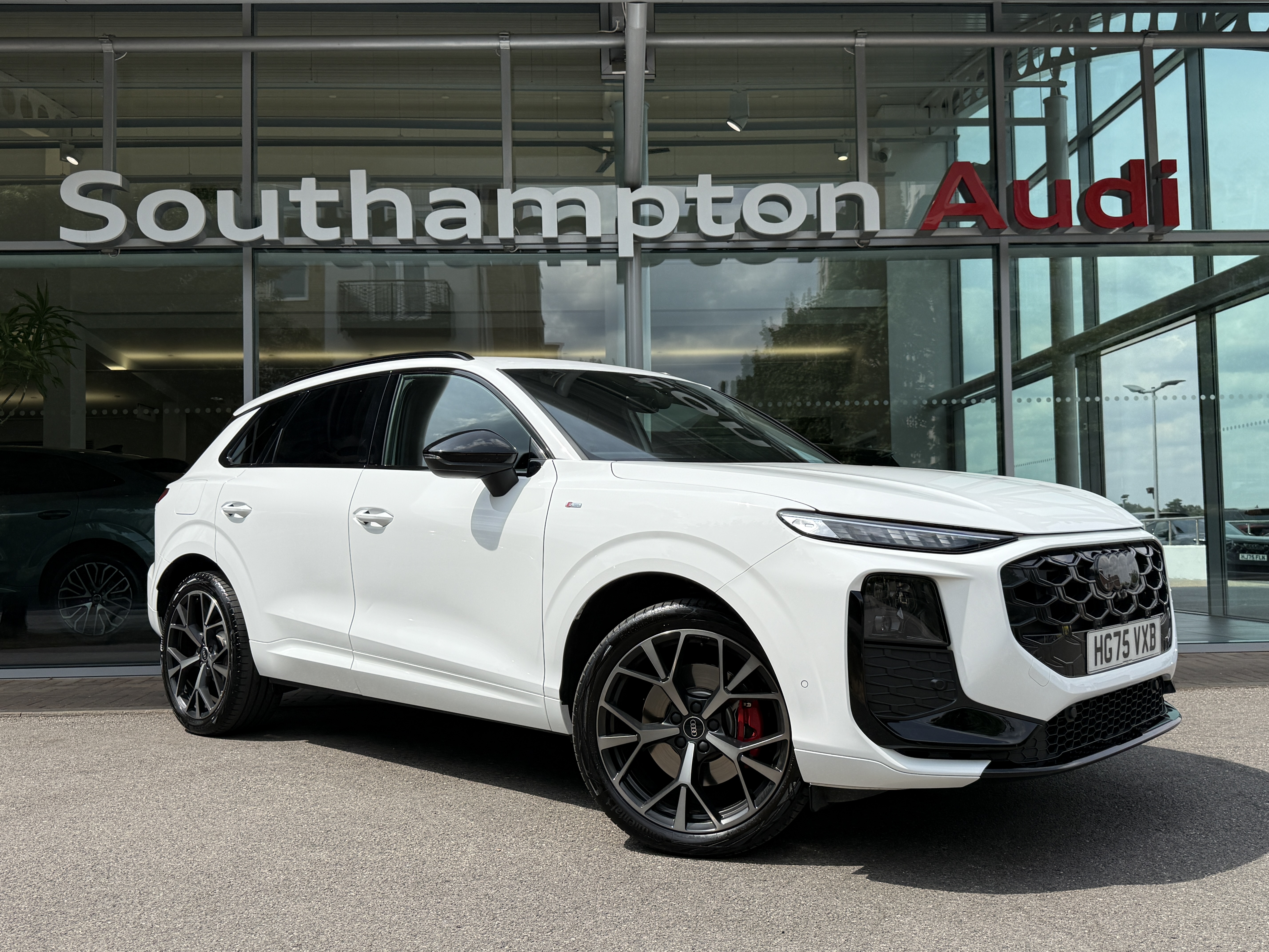 Main listing image - Audi Q3