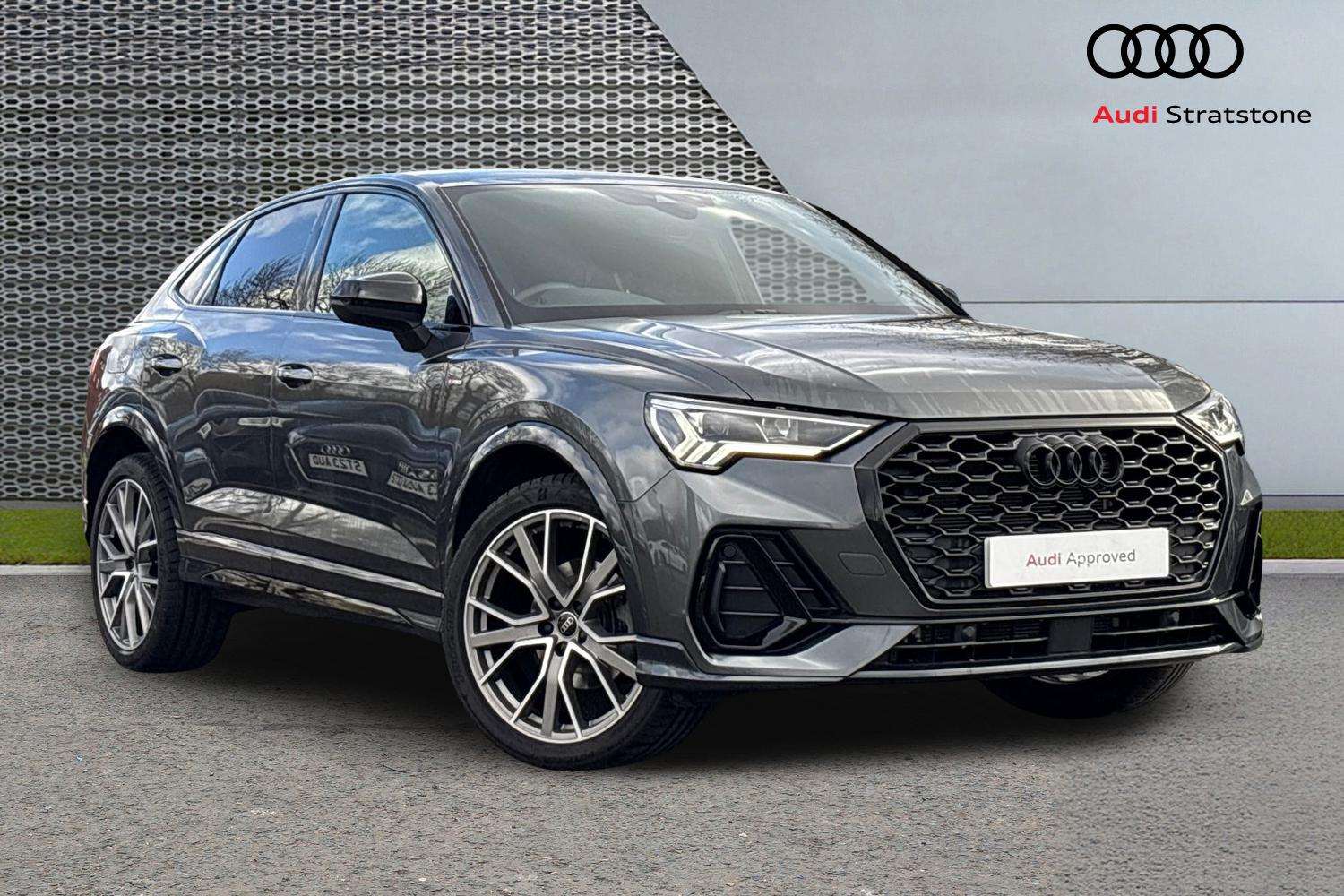 Main listing image - Audi Q3