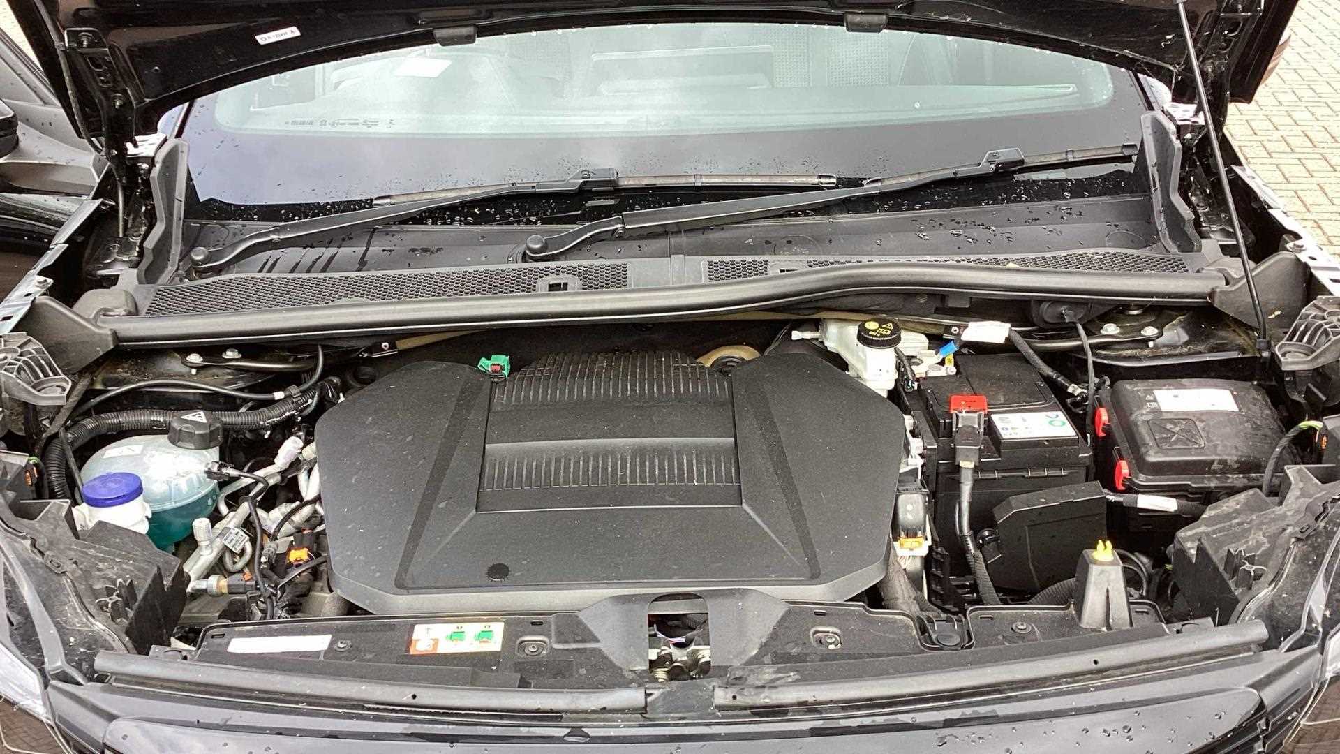 Main listing image - Peugeot e-2008