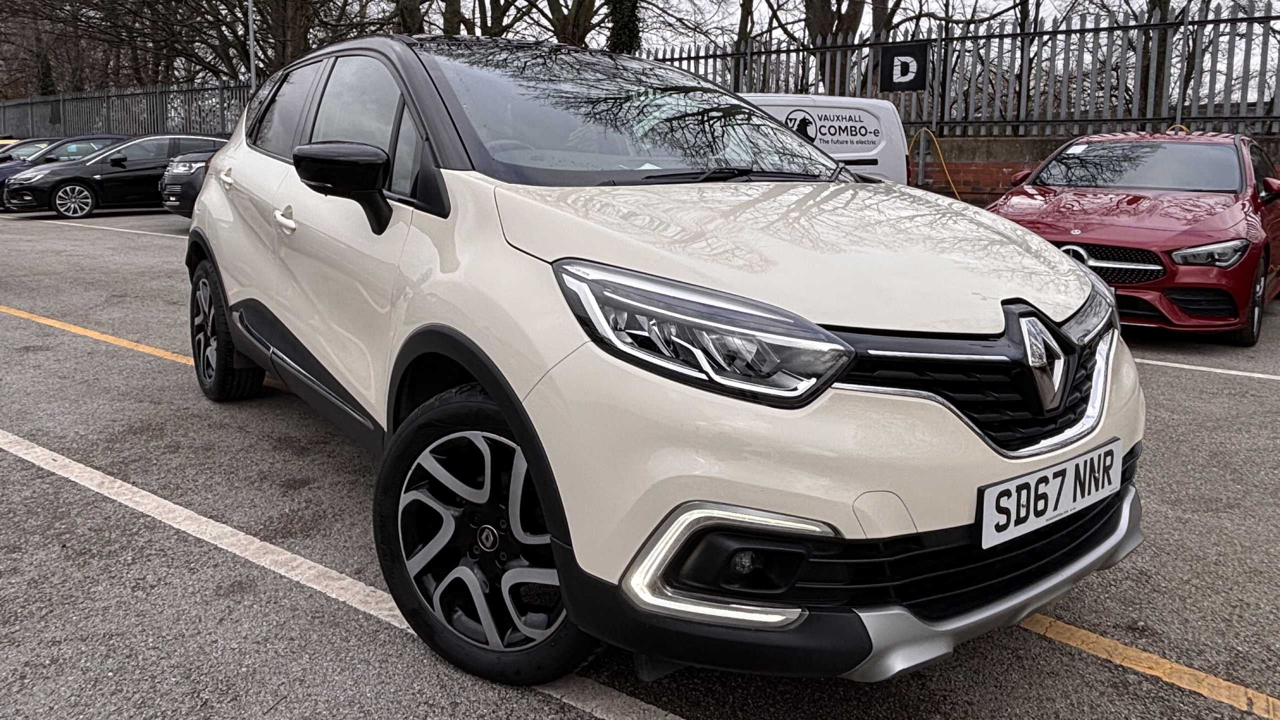 Main listing image - Renault Captur