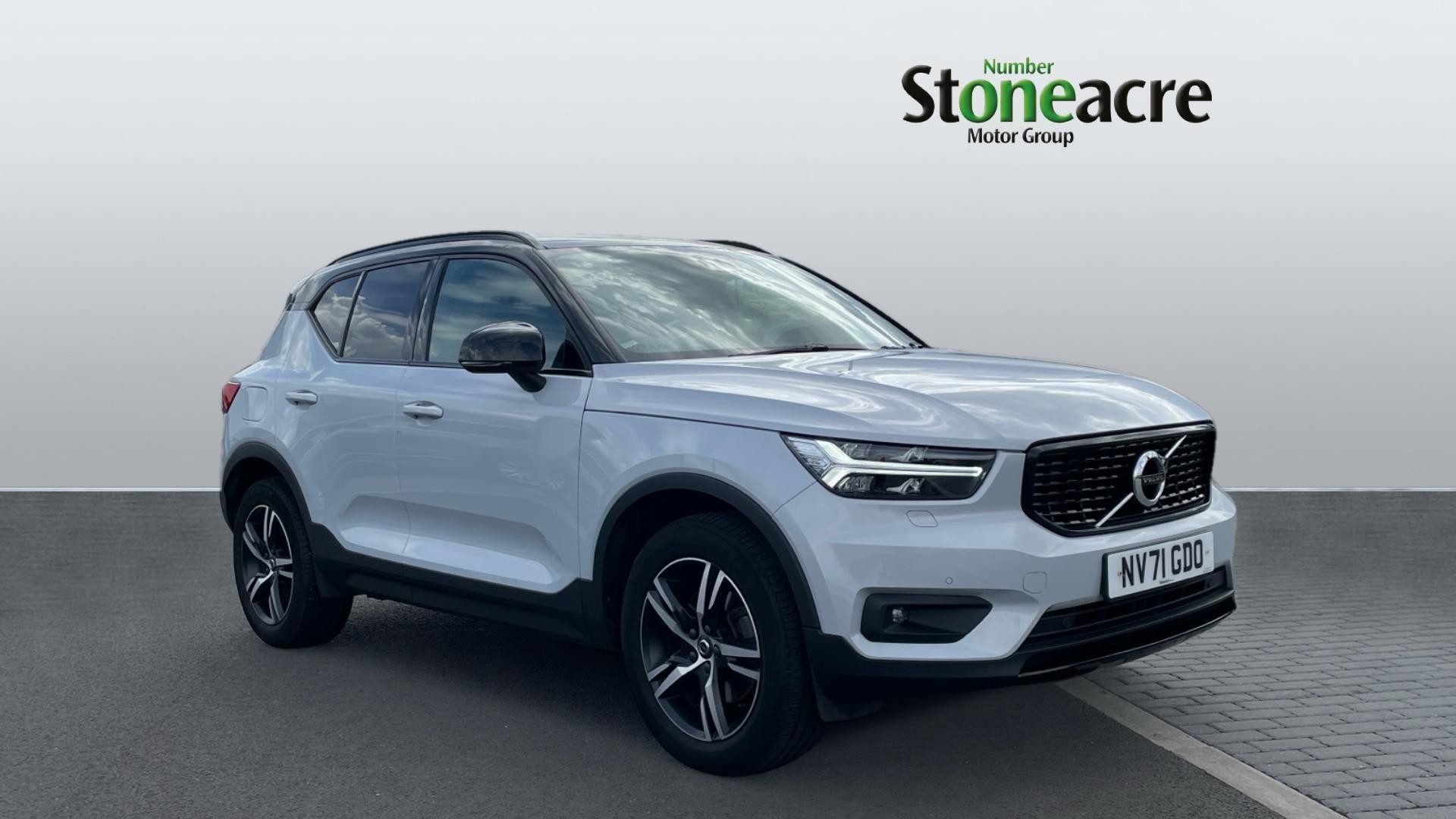 Main listing image - Volvo XC40 Recharge