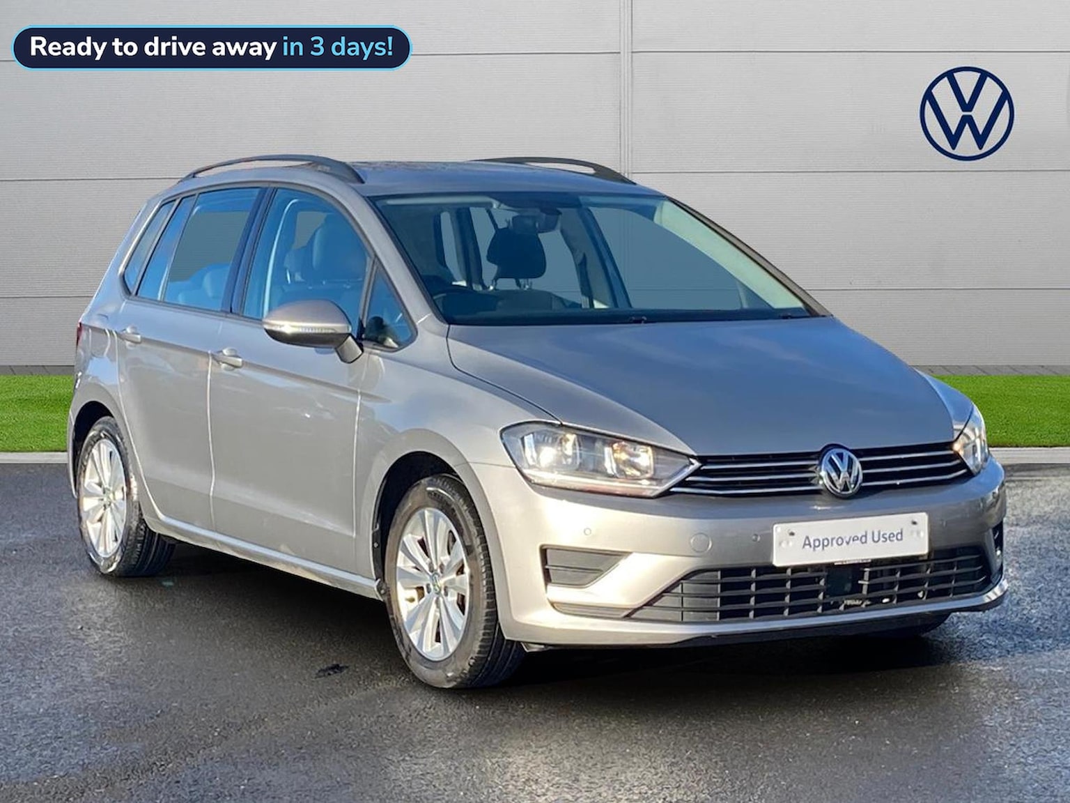 Main listing image - Volkswagen Golf SV