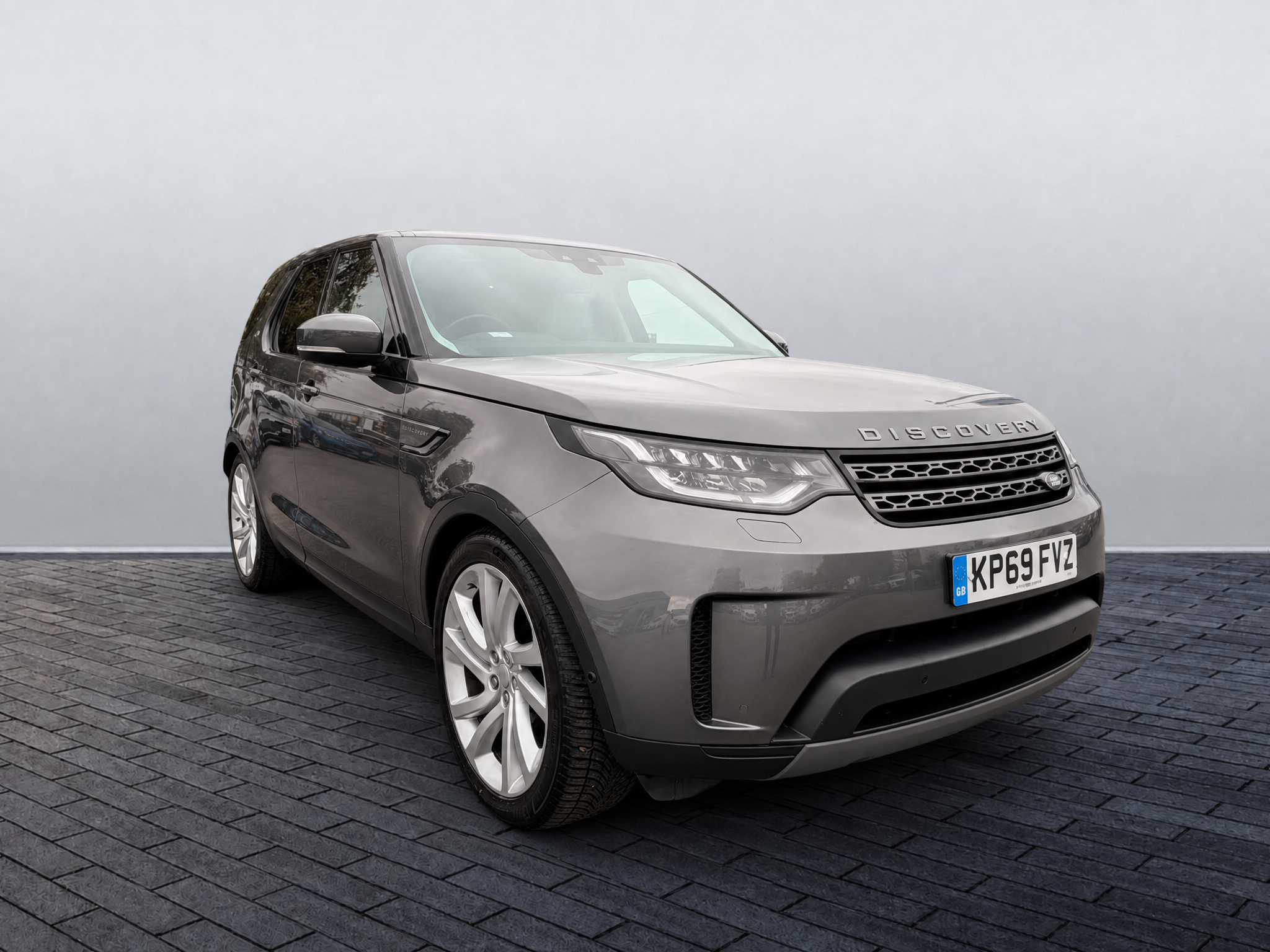 Main listing image - Land Rover Discovery