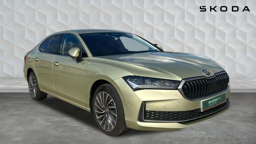 Main listing image - Skoda Superb