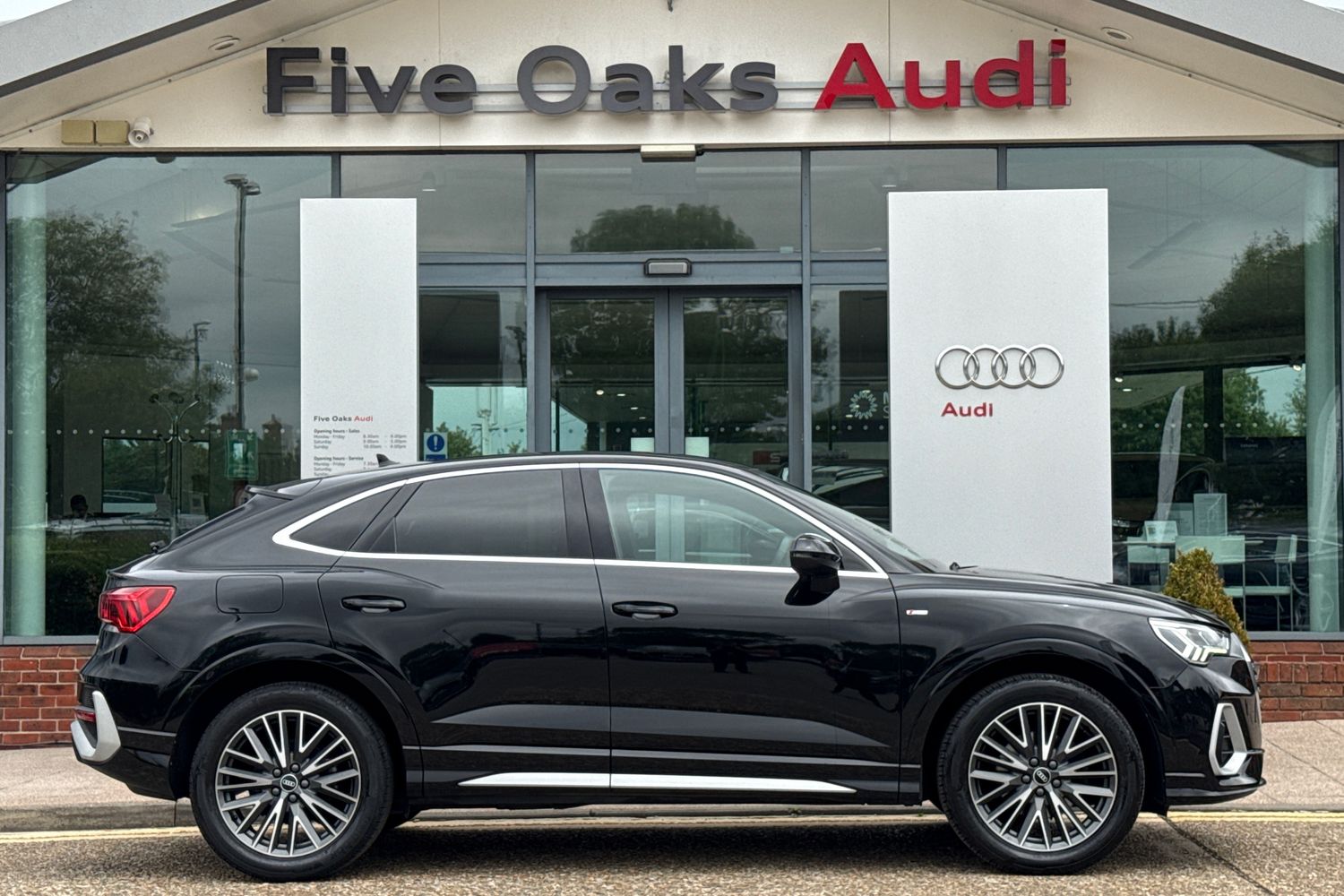 Main listing image - Audi Q3