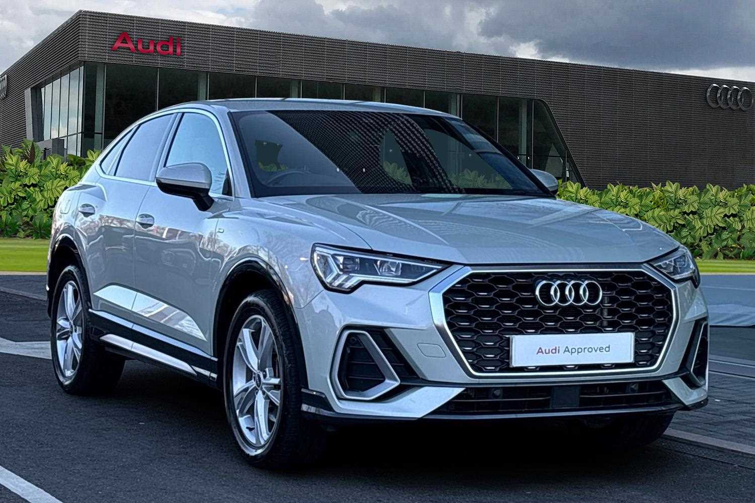 Main listing image - Audi Q3