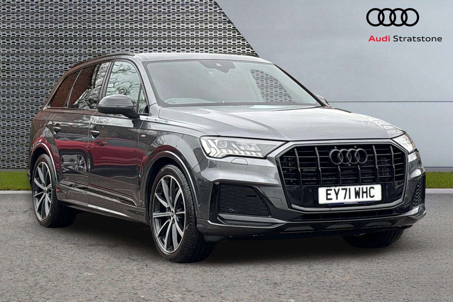 Main listing image - Audi Q7