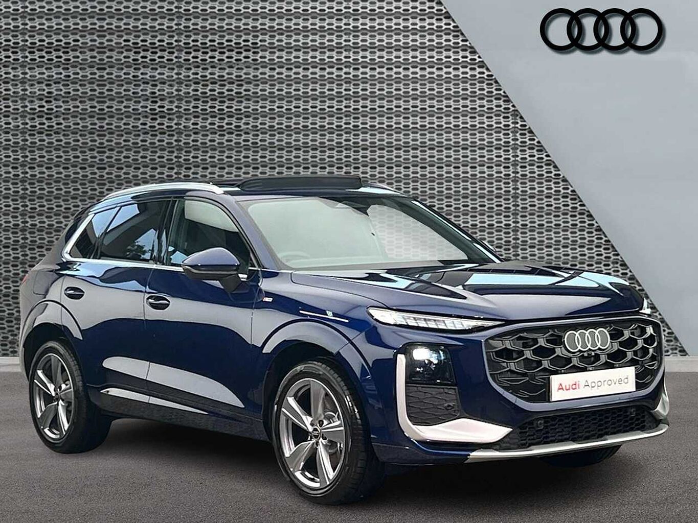 Main listing image - Audi Q3