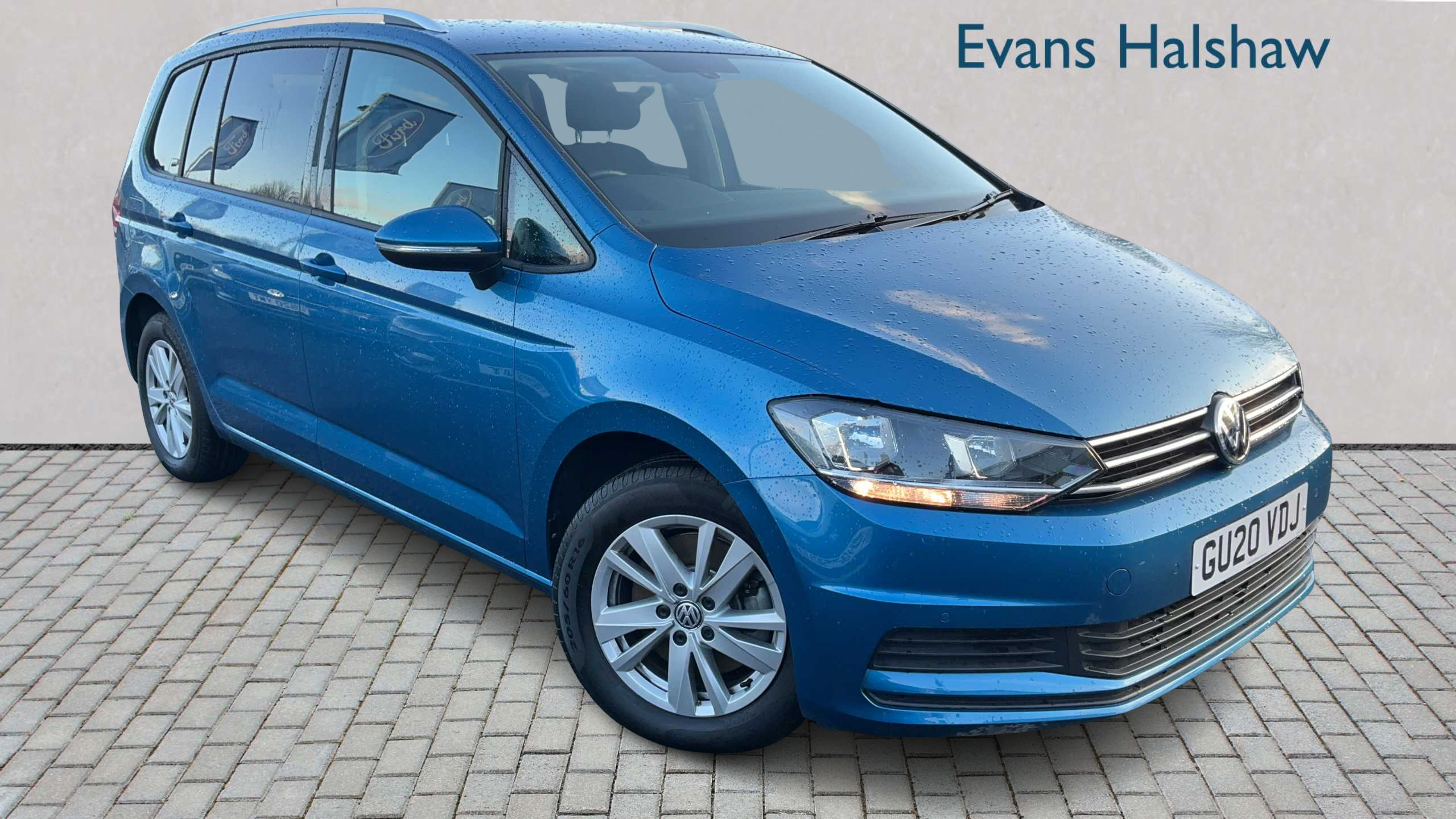 Main listing image - Volkswagen Touran