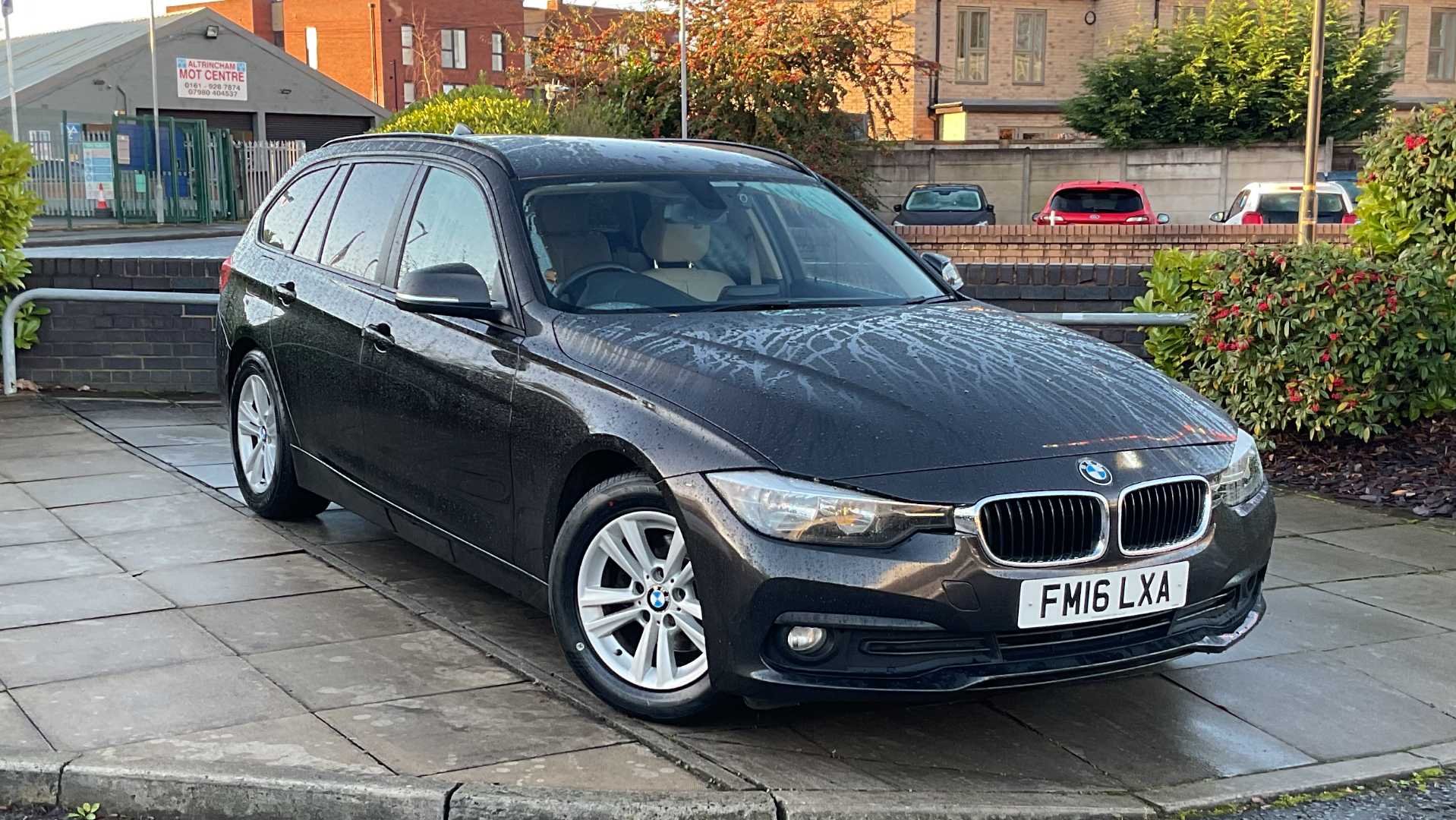 Main listing image - BMW 3 Series Touring