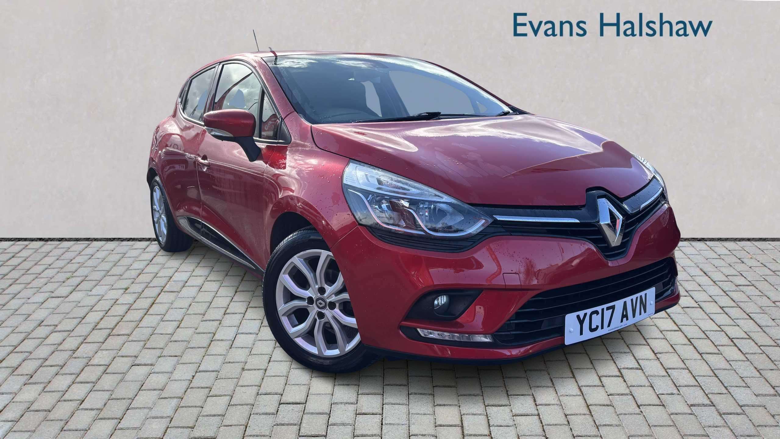 Main listing image - Renault Clio