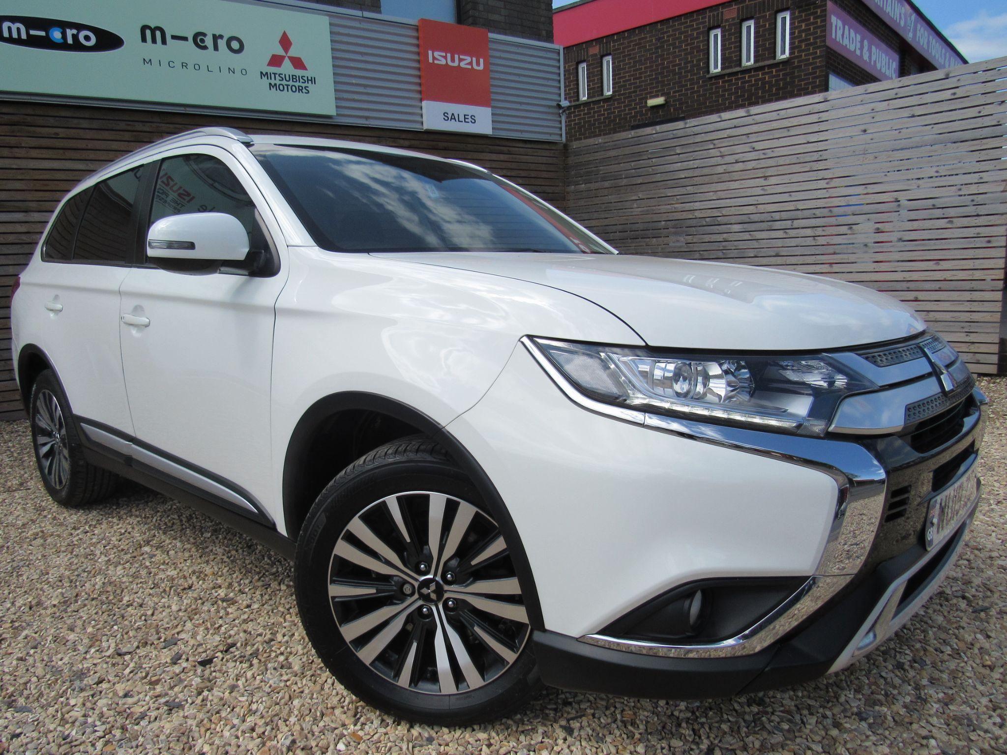 Main listing image - Mitsubishi Outlander