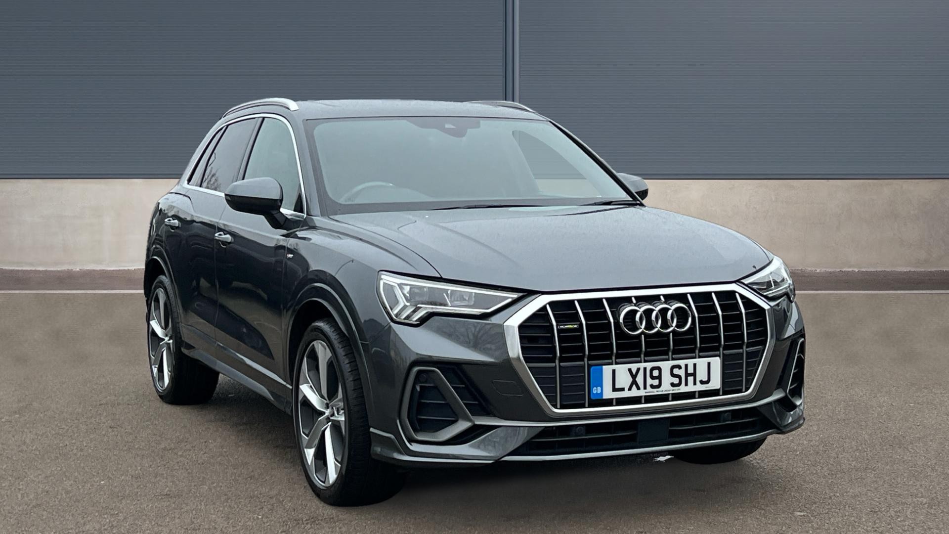 Main listing image - Audi Q3