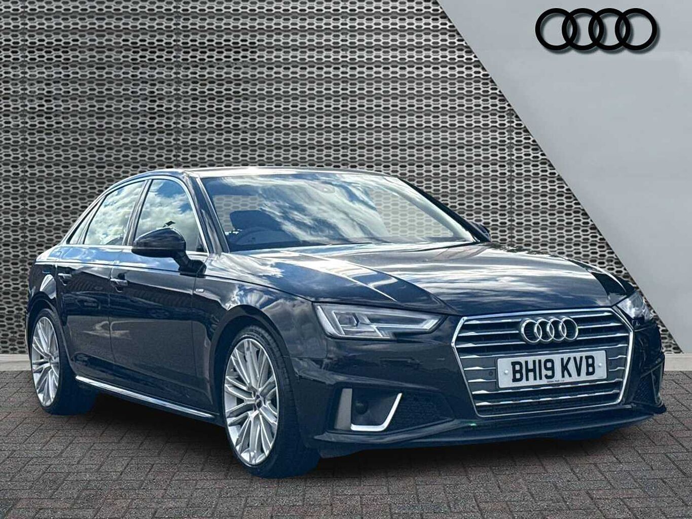 Main listing image - Audi A4