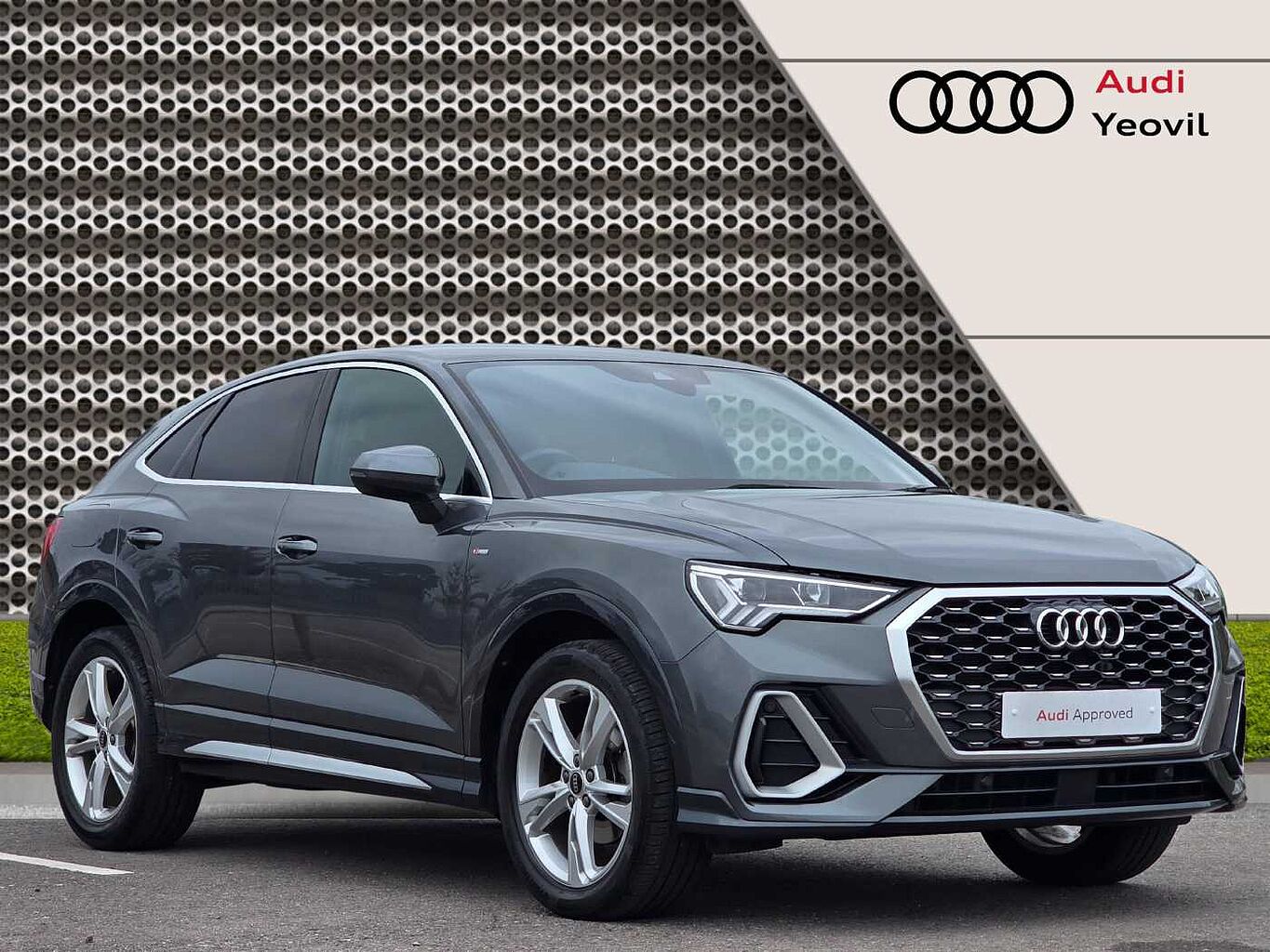 Main listing image - Audi Q3