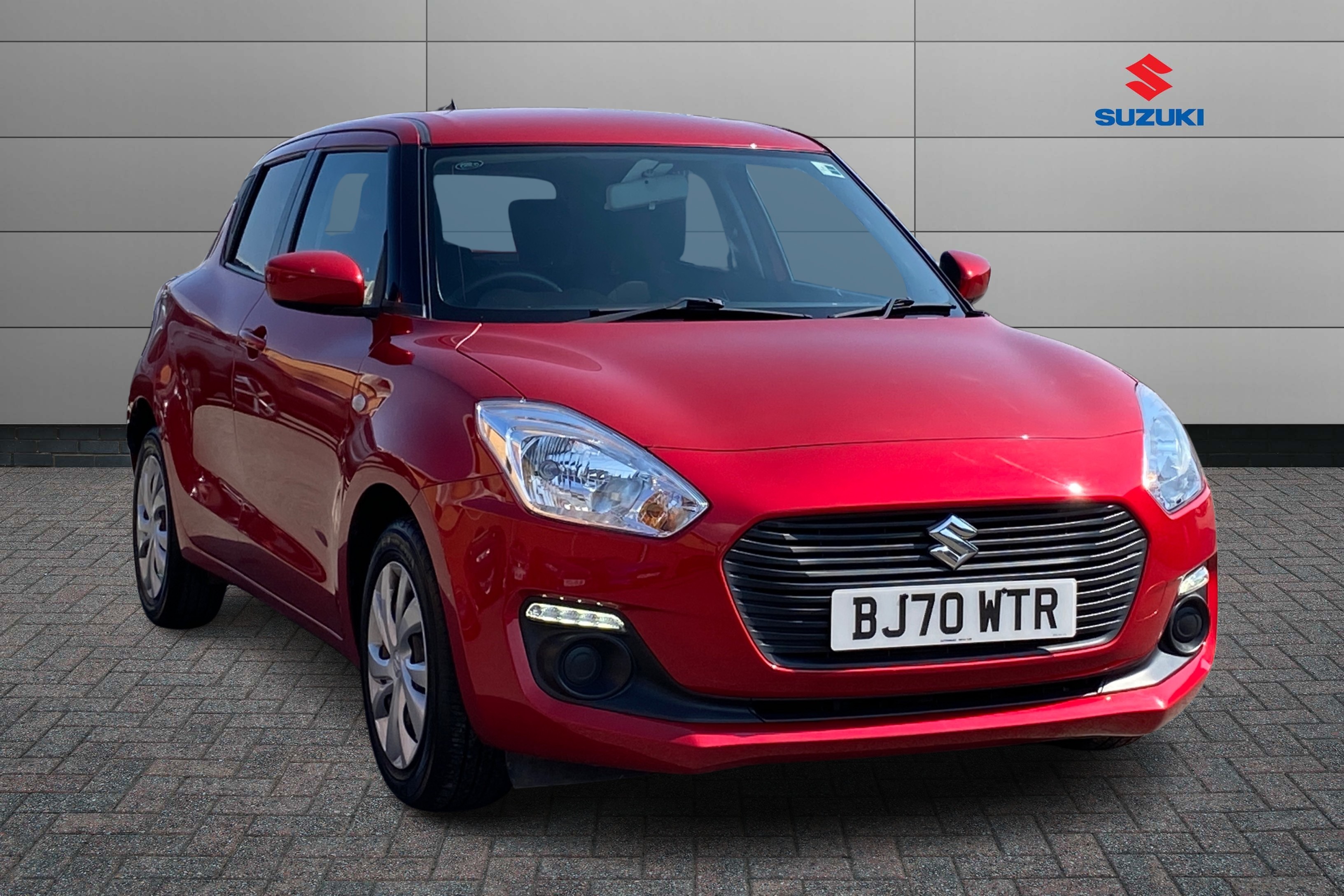 Main listing image - Suzuki Swift