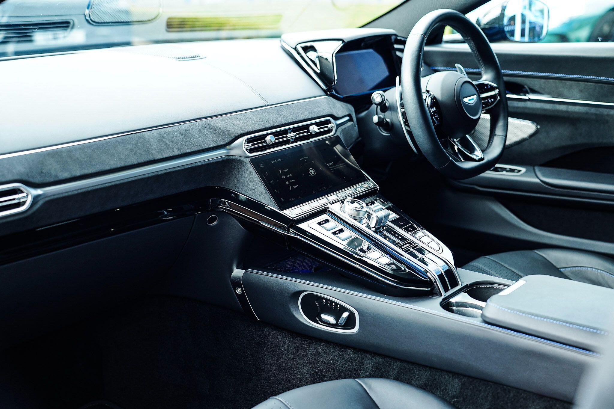 Main listing image - Aston Martin Vantage