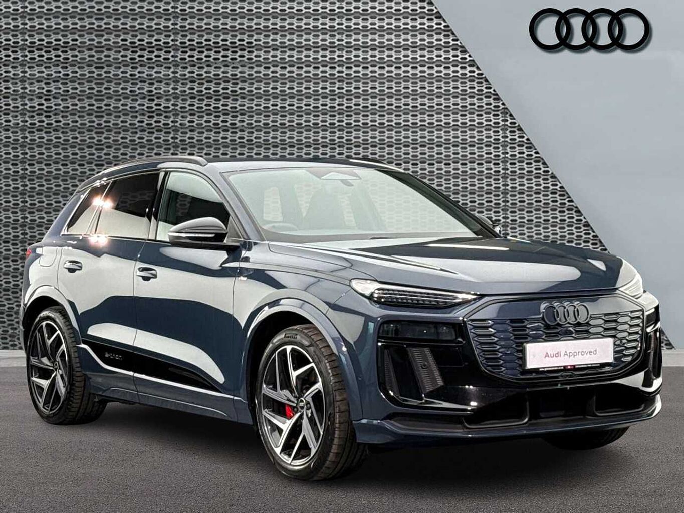 Main listing image - Audi Q6