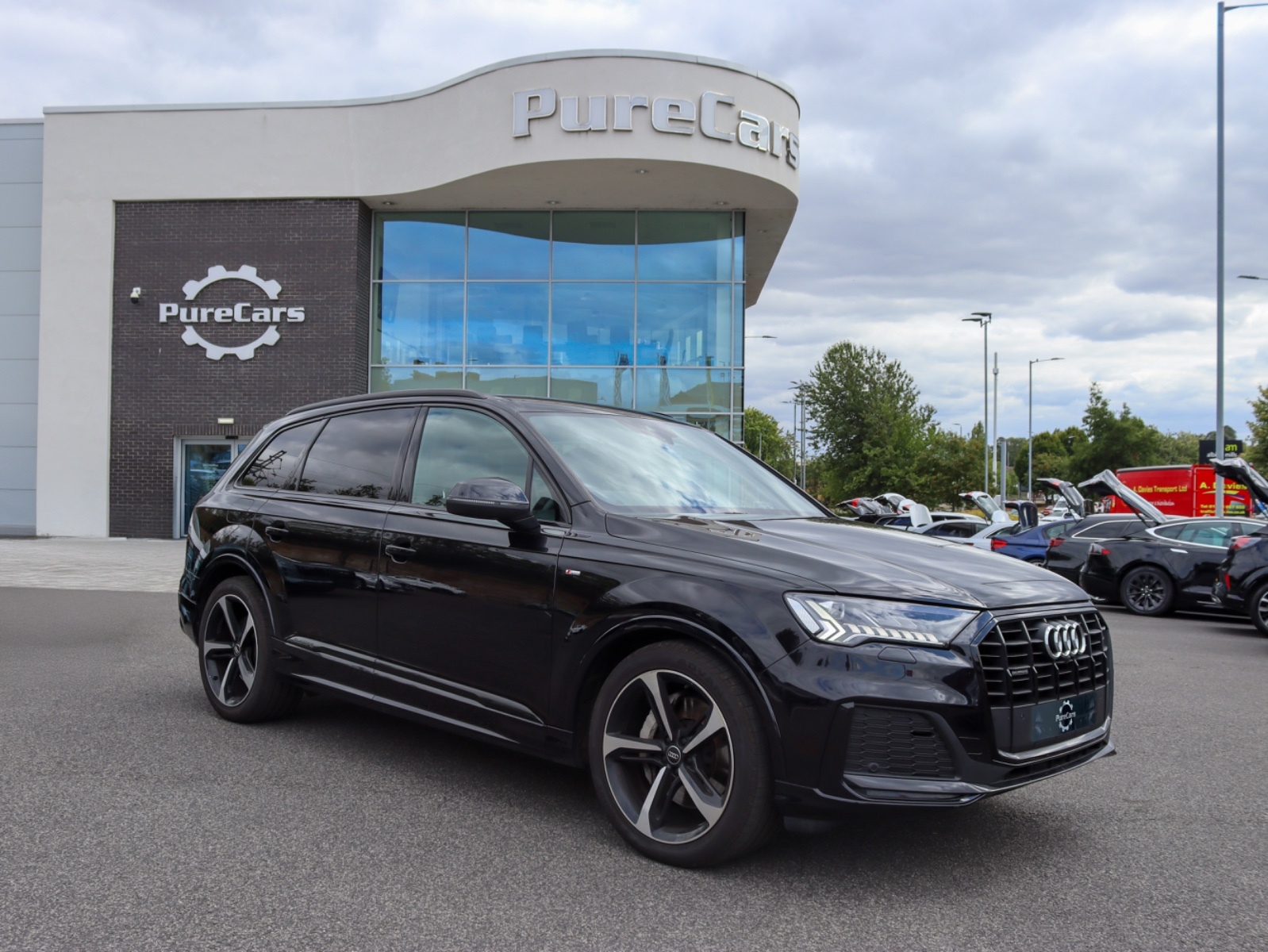 Main listing image - Audi Q7