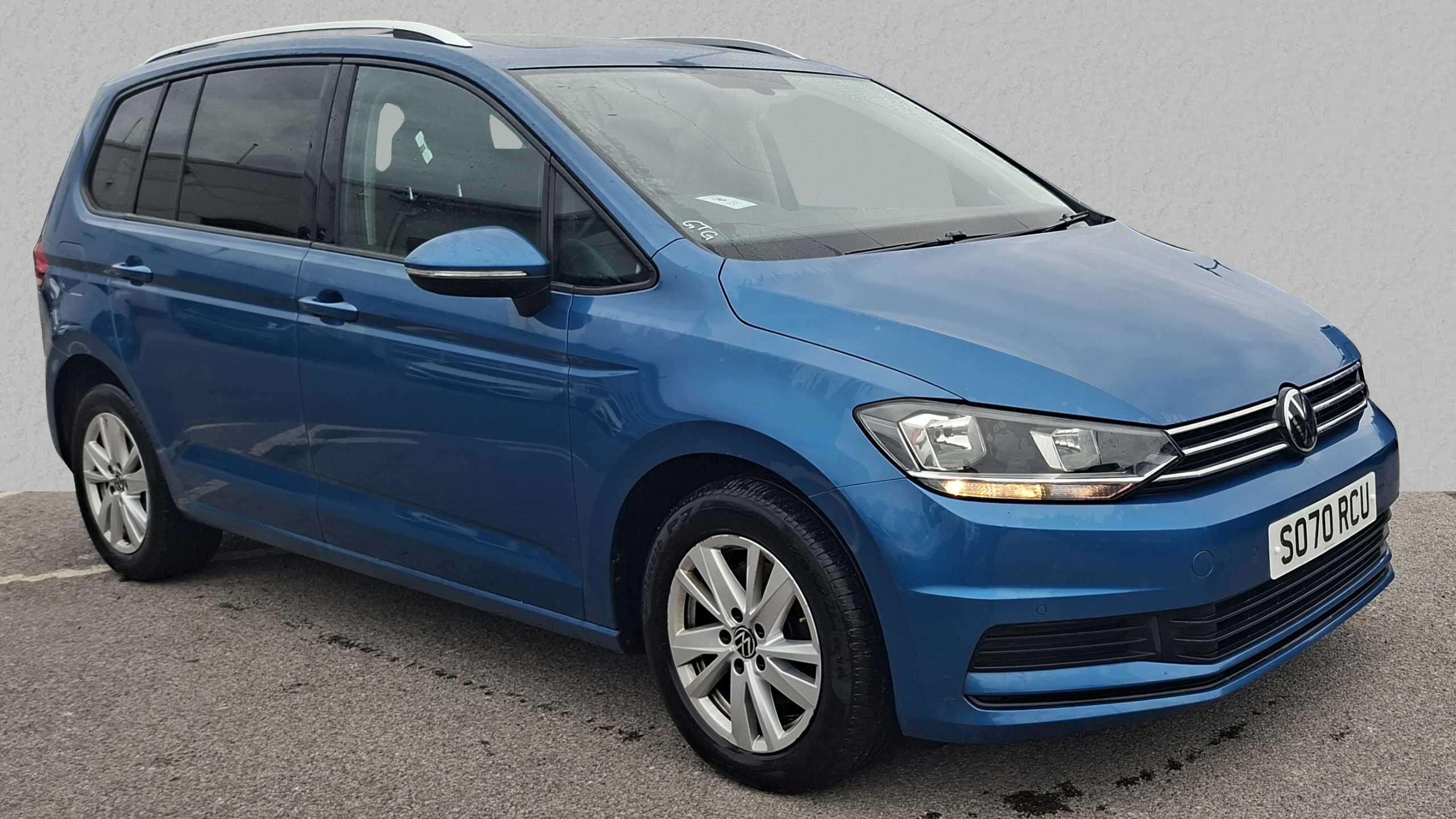 Main listing image - Volkswagen Touran