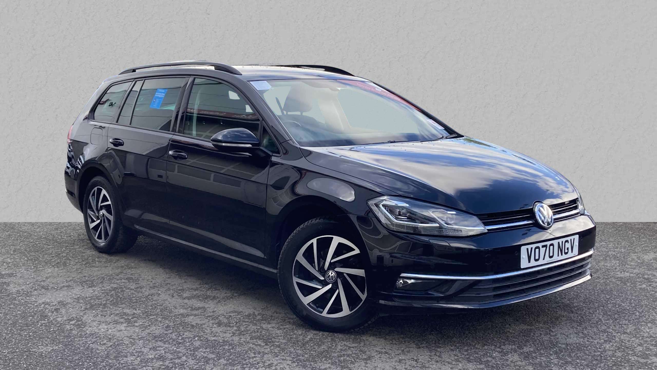 Main listing image - Volkswagen Golf Estate