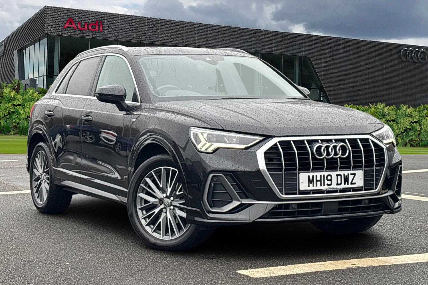 Main listing image - Audi Q3