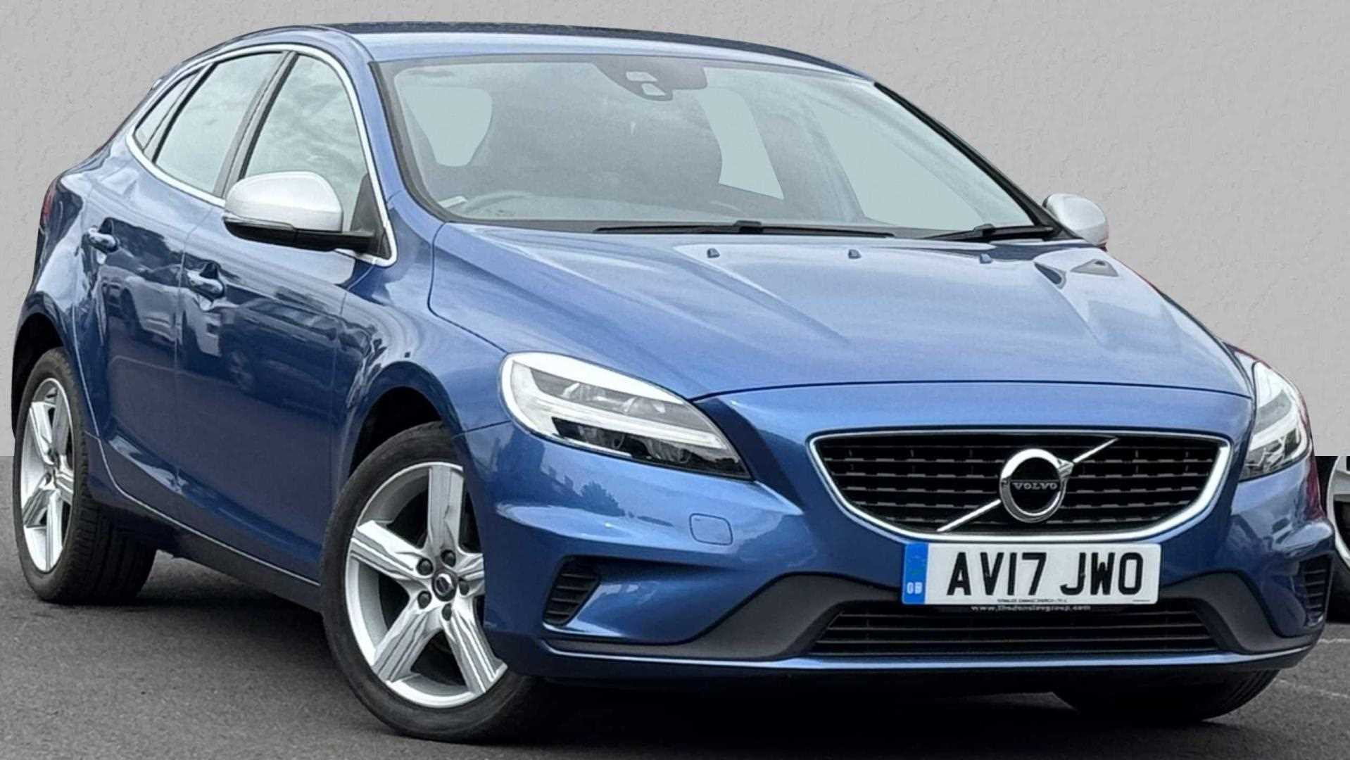 Main listing image - Volvo V40