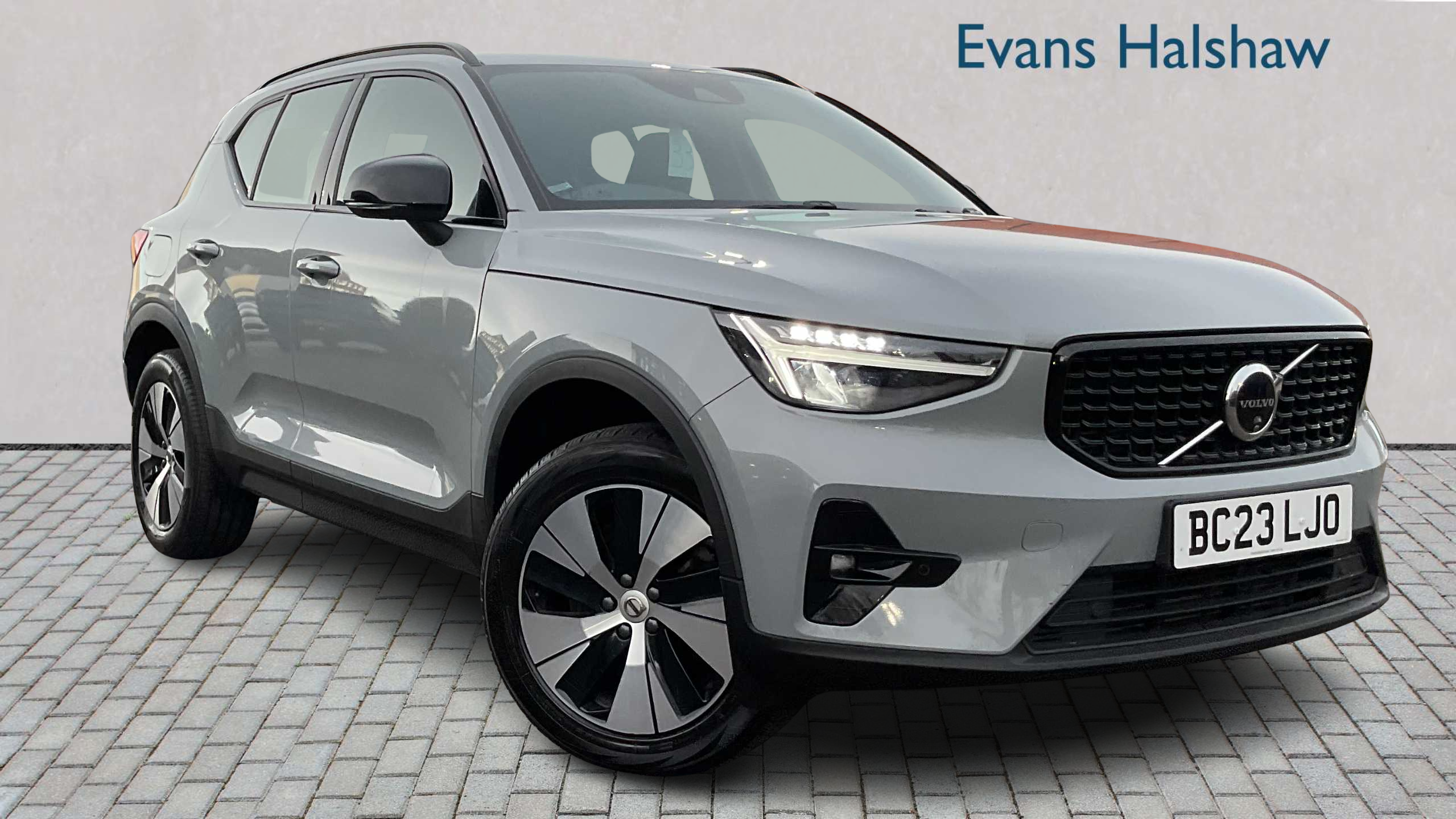 Main listing image - Volvo XC40 Recharge