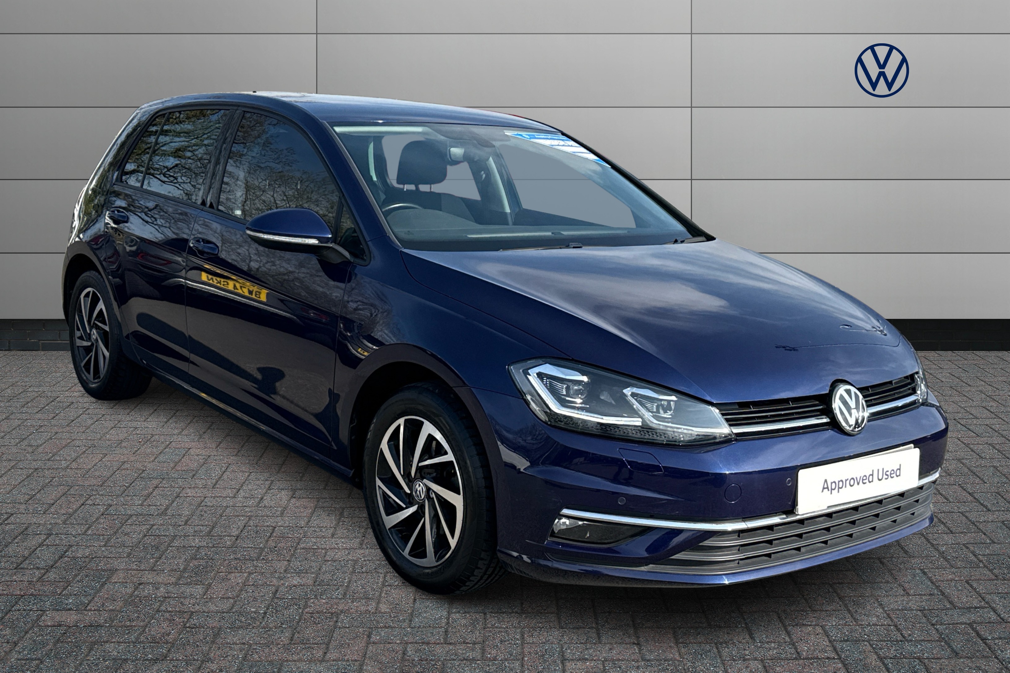 Main listing image - Volkswagen Golf