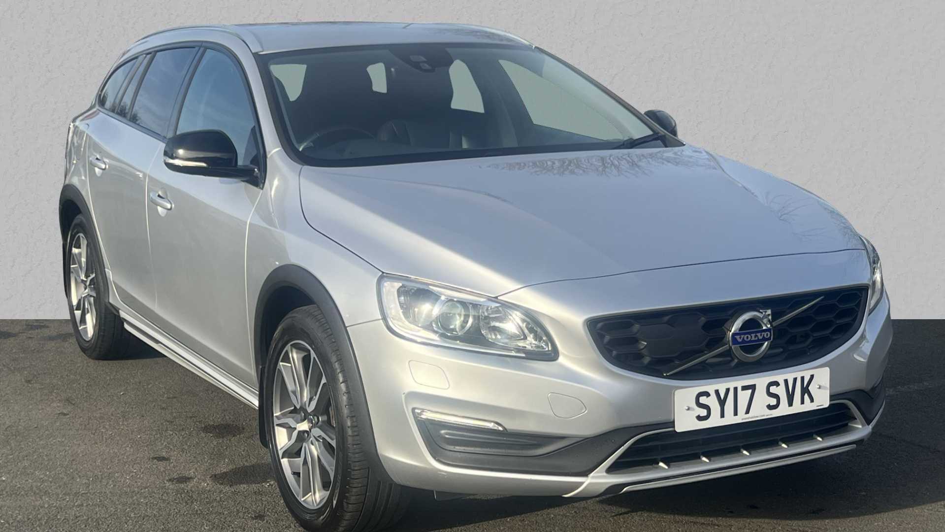 Main listing image - Volvo V60 Cross Country