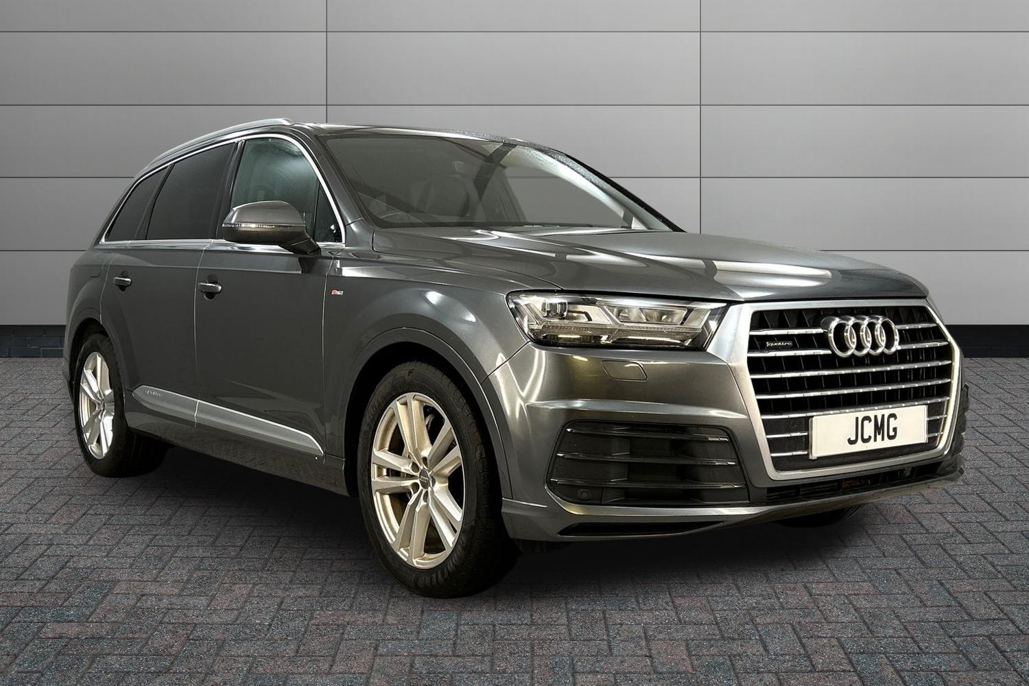Main listing image - Audi Q7