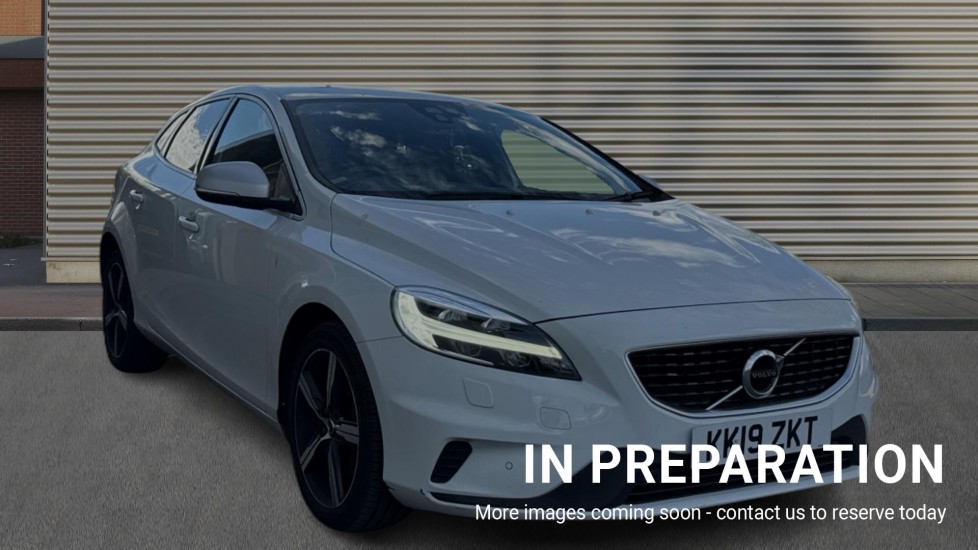 Main listing image - Volvo V40
