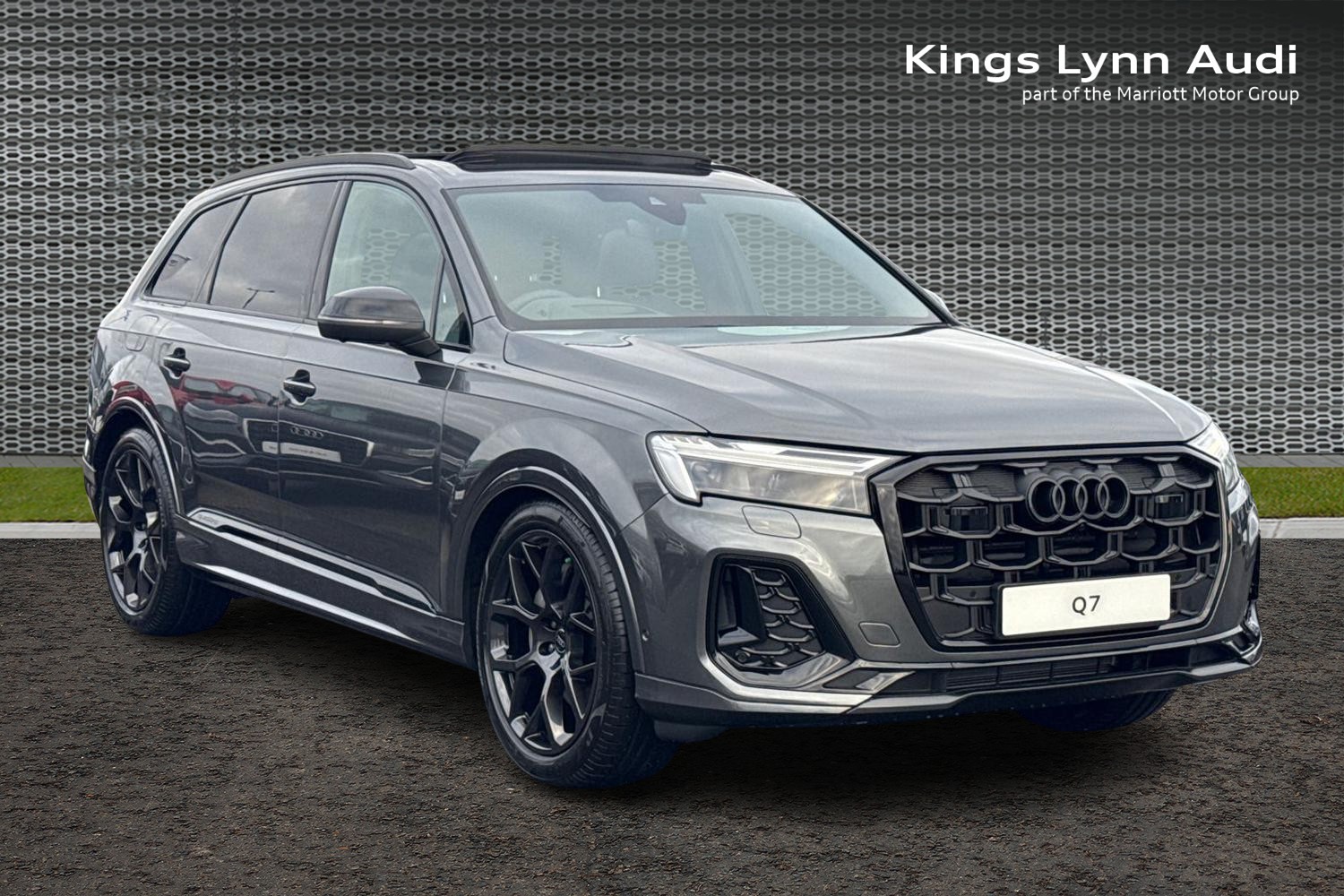 Main listing image - Audi Q7