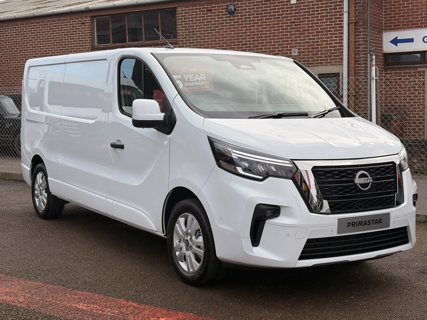 Main listing image - Nissan Primastar