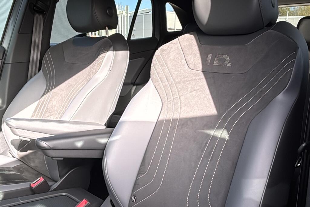 Main listing image - Volkswagen ID.4